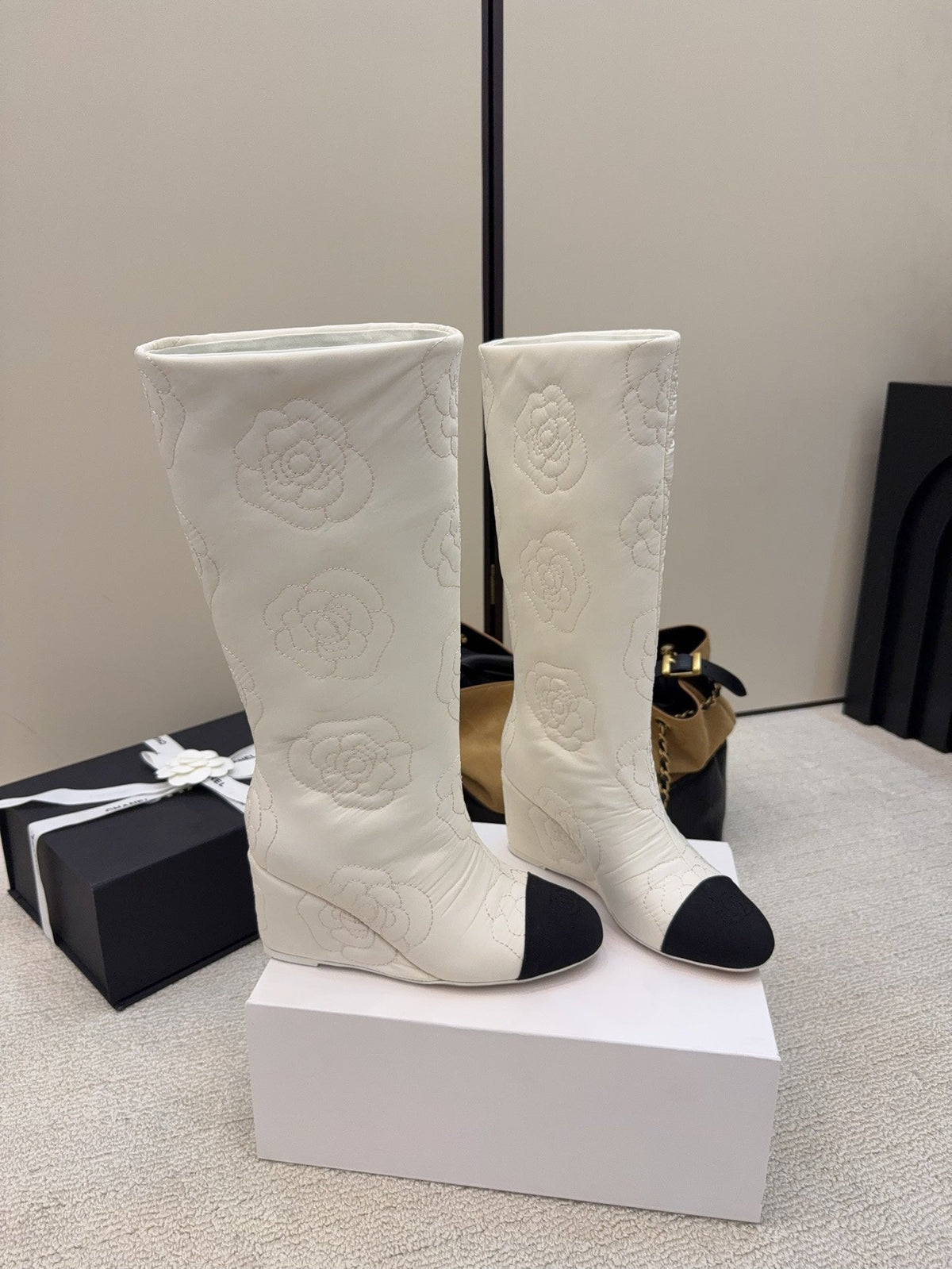 CC 26 Wedge Boot With Quilted Camellia Pattern White Black Fabric 588891