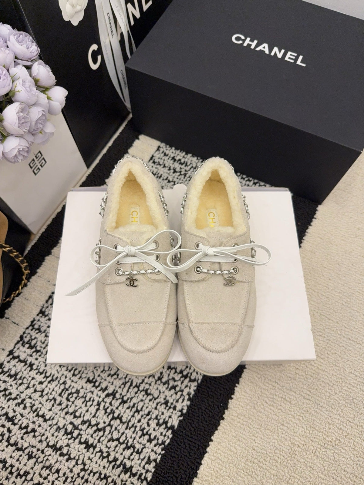 CC 26 Shearling Loafer Beige White Suede Wool 588710