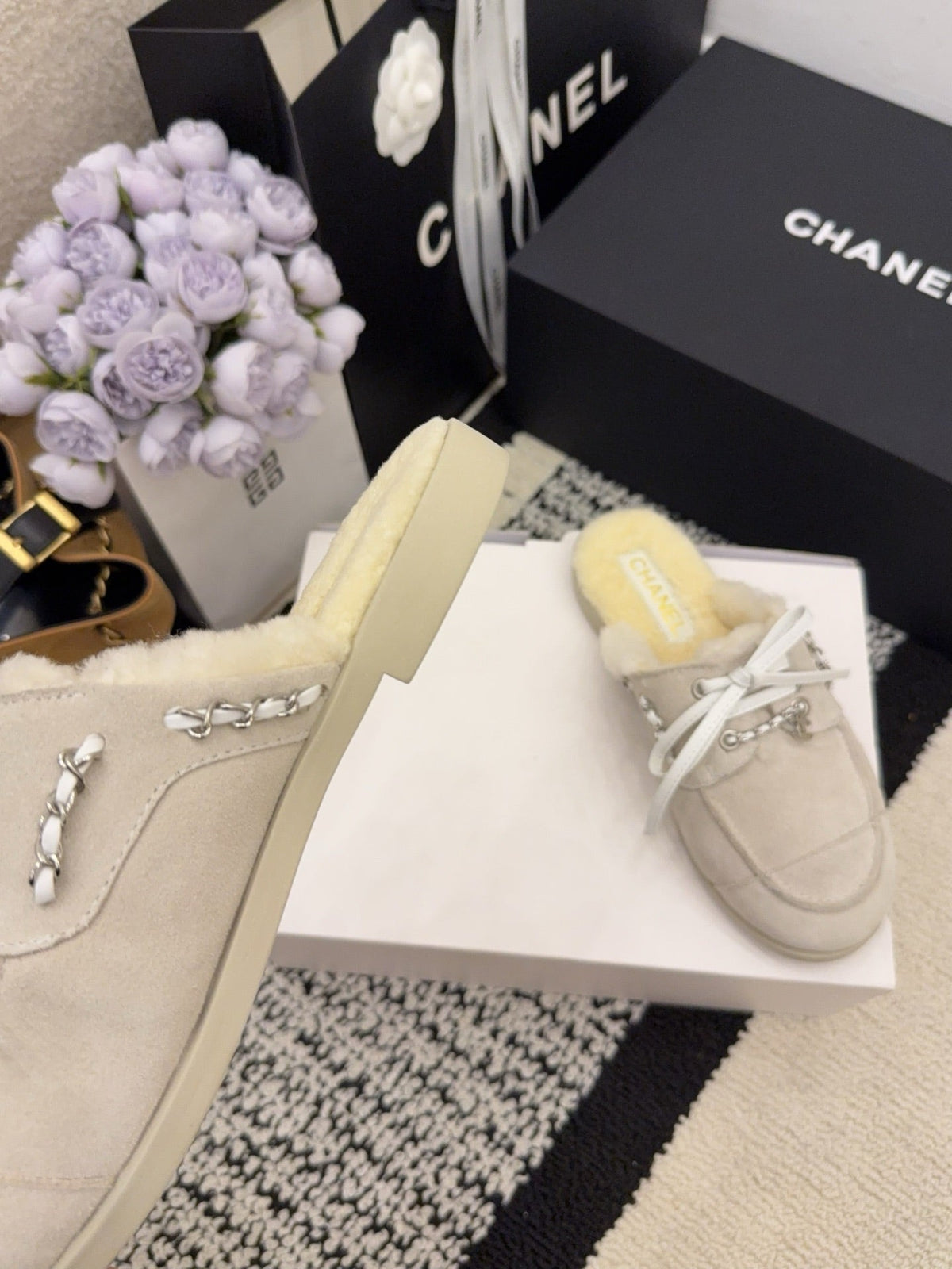 CC 26 Shearling Slip-on Loafer Beige White Suede Wool 588715