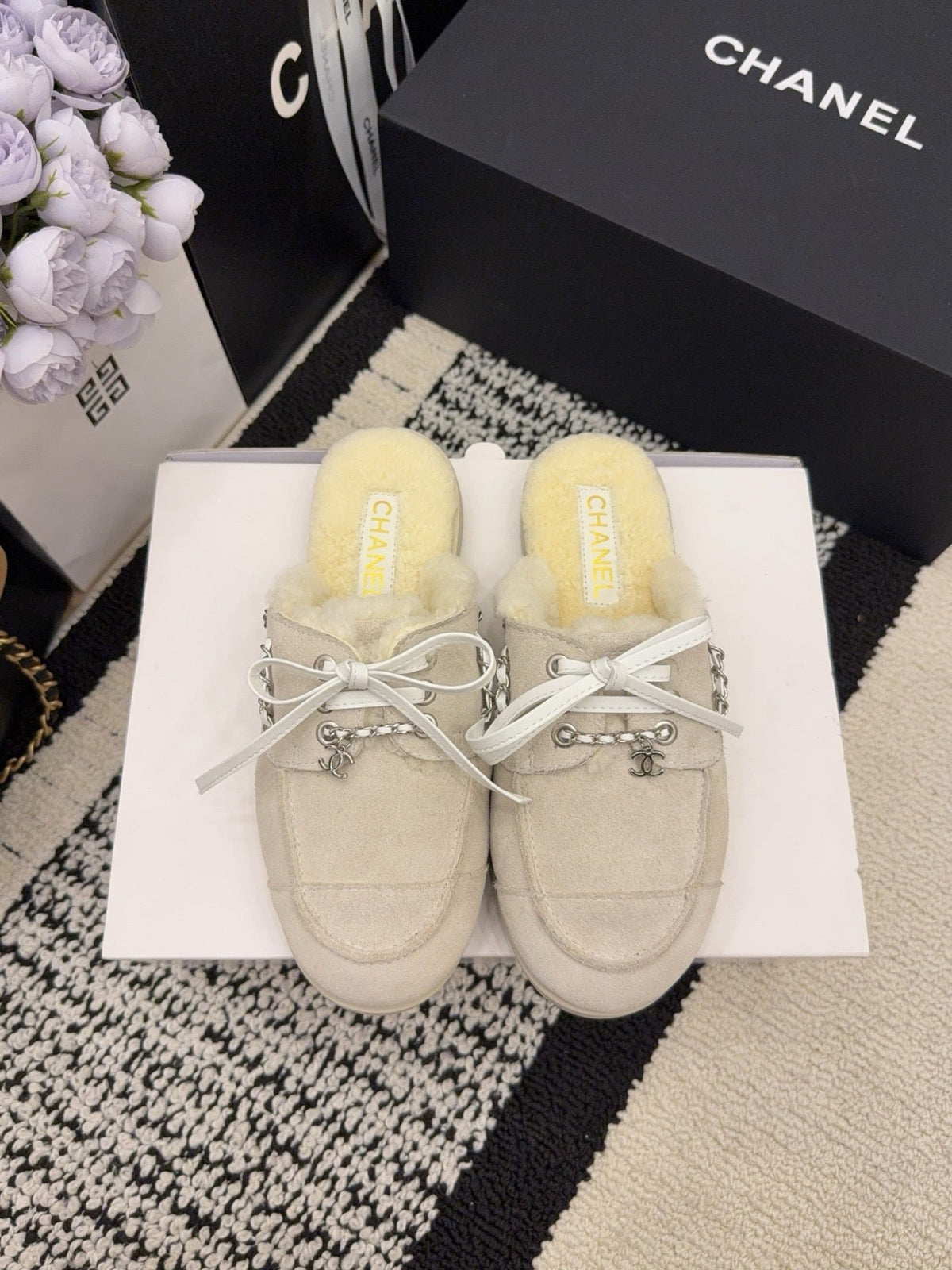 CC 26 Shearling Slip-on Loafer Beige White Suede Wool 588715