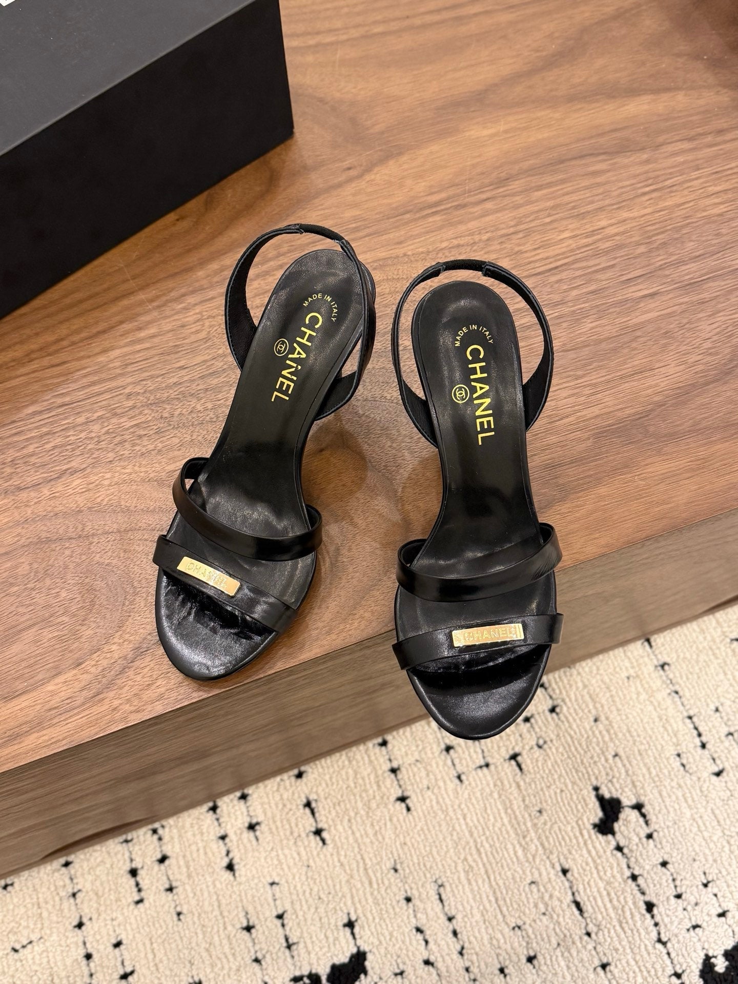 CC 26s Sandals 80 Black Sheepskin 183530