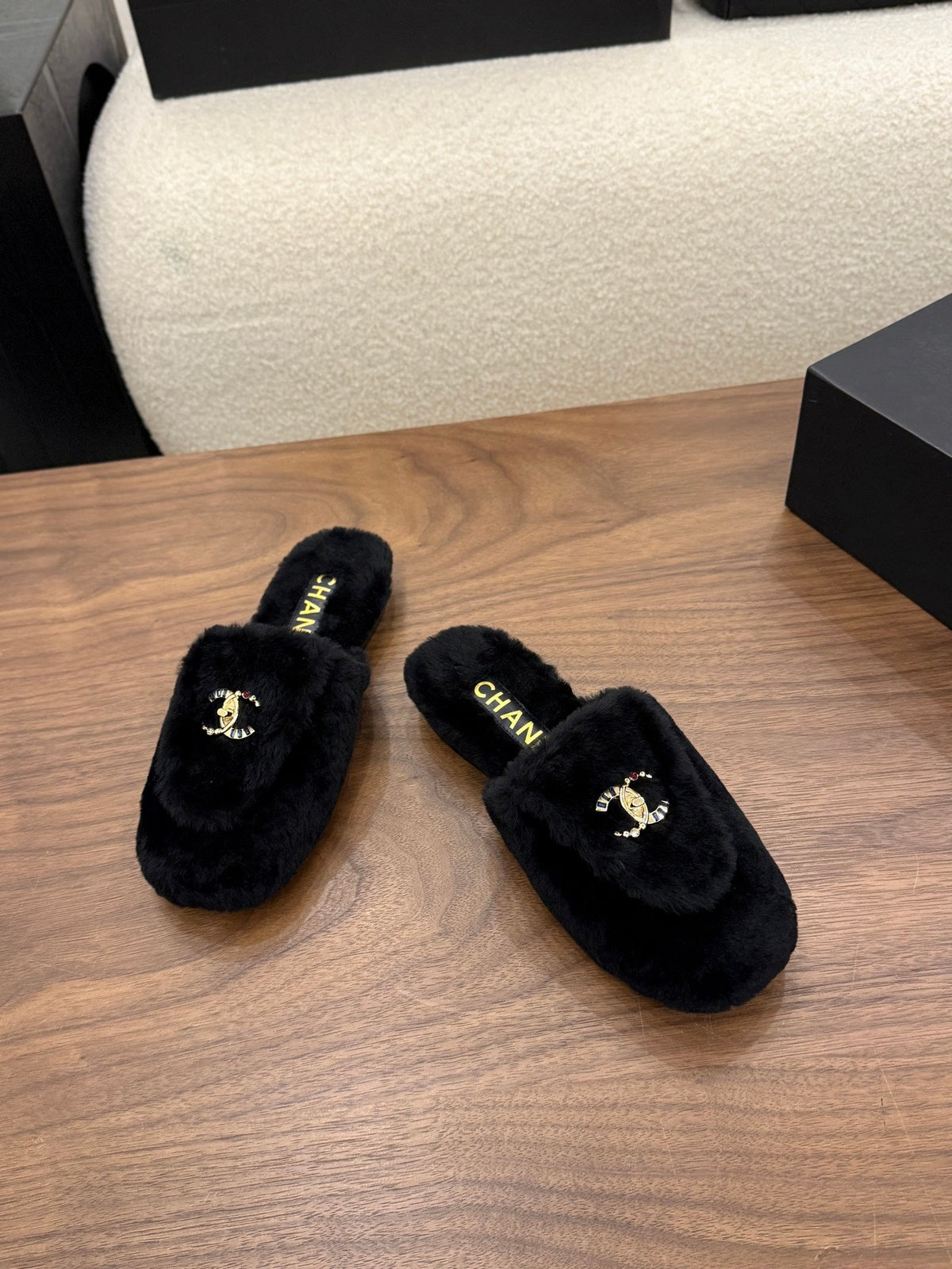 Chanel 2026 CC Logo Mule Fur 173422