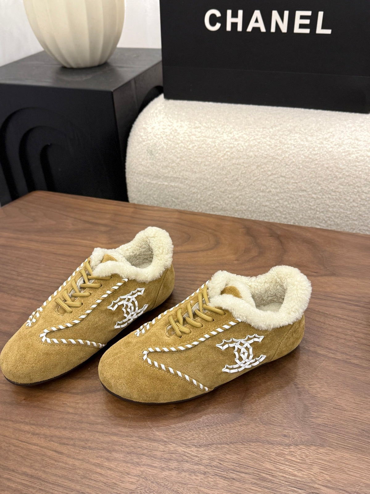 Chanel 2026 Sneaker Dark Beige Suede Wool 173401