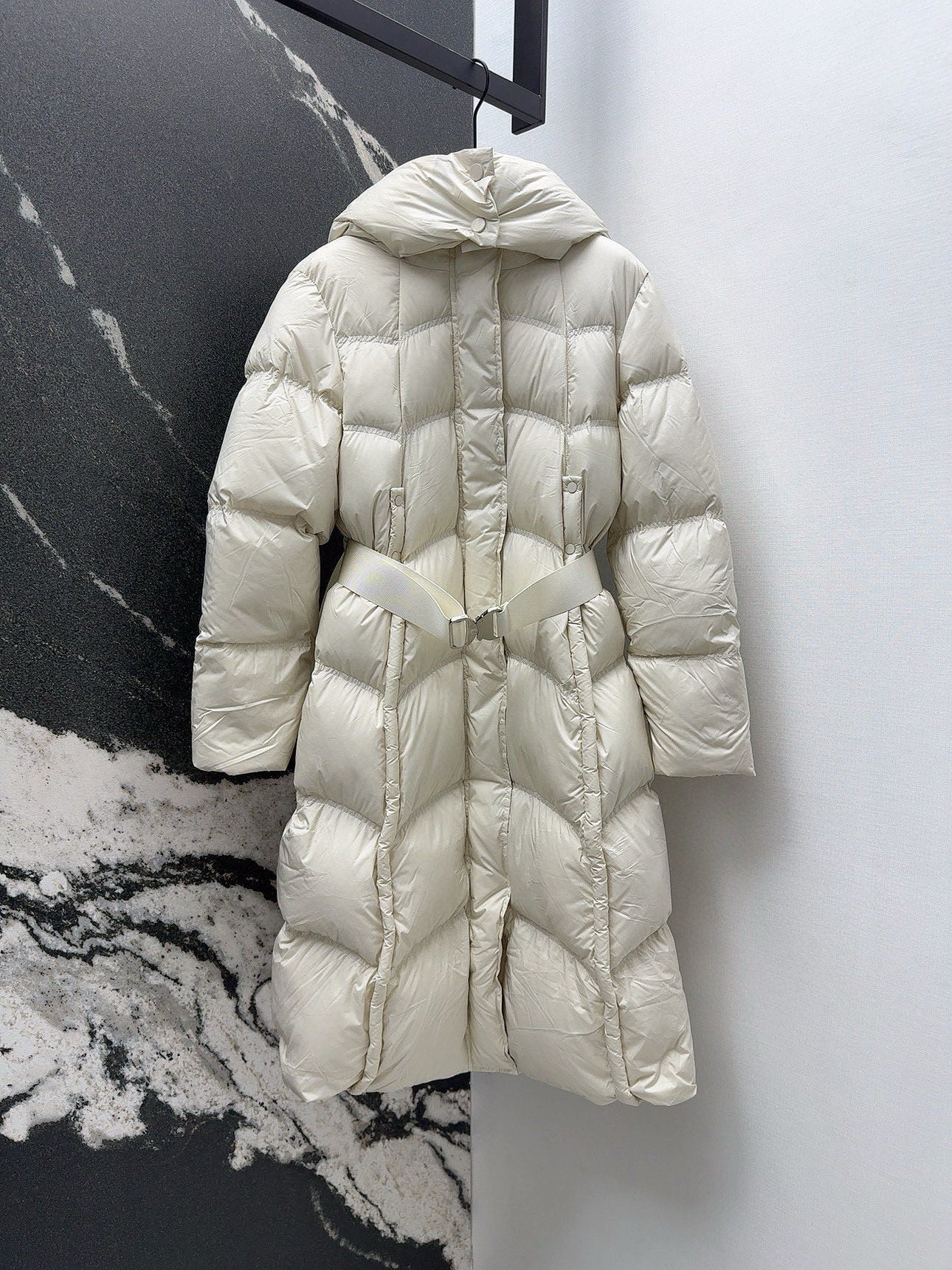 Burberry 25 Hooded Short Down Jacket with Adjustable Waist White Polyester