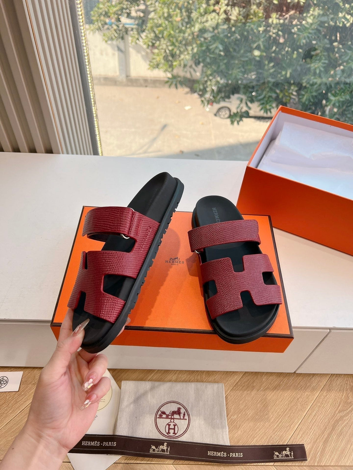 HM Chypre Sandal Blood Red Grained Calfskin 2027966