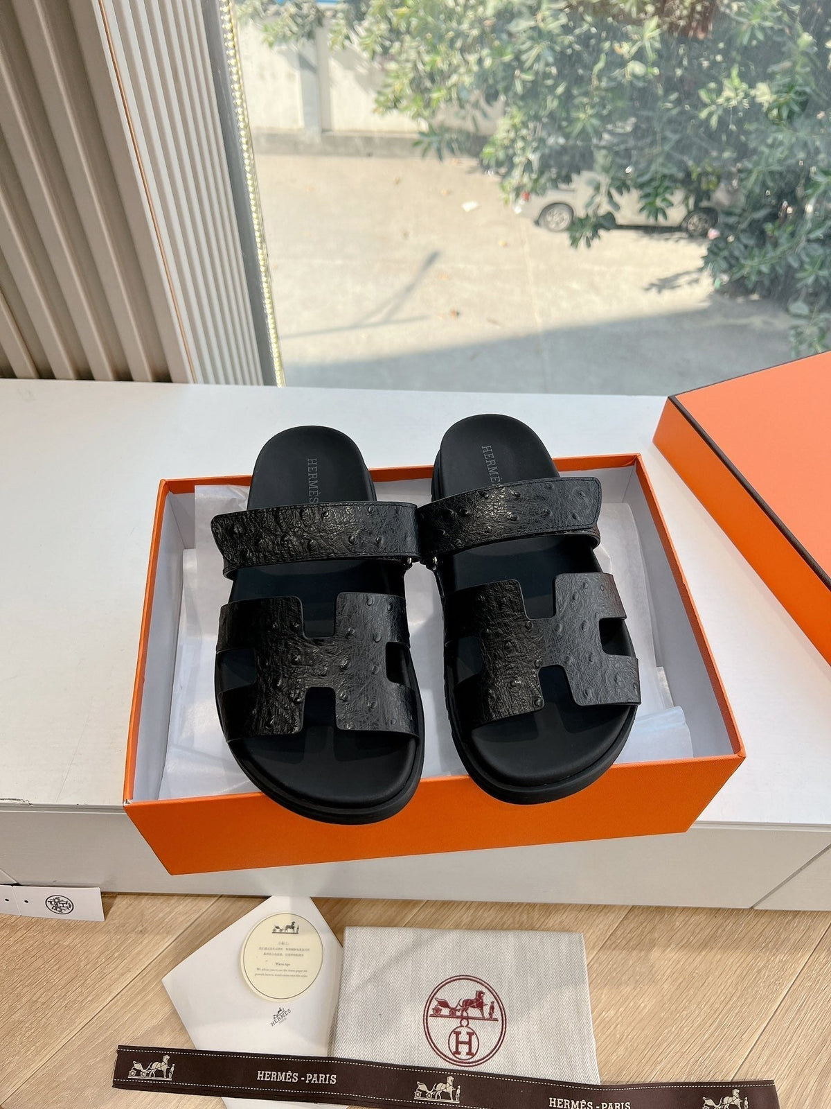 HM Chypre Sandal Black Ostrich Leather 202800