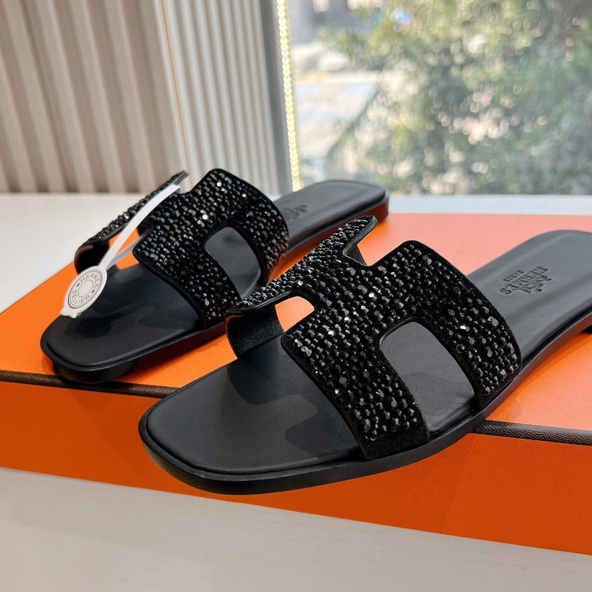 HM 25 Oran Sandal Black Calfskin Rhinestone