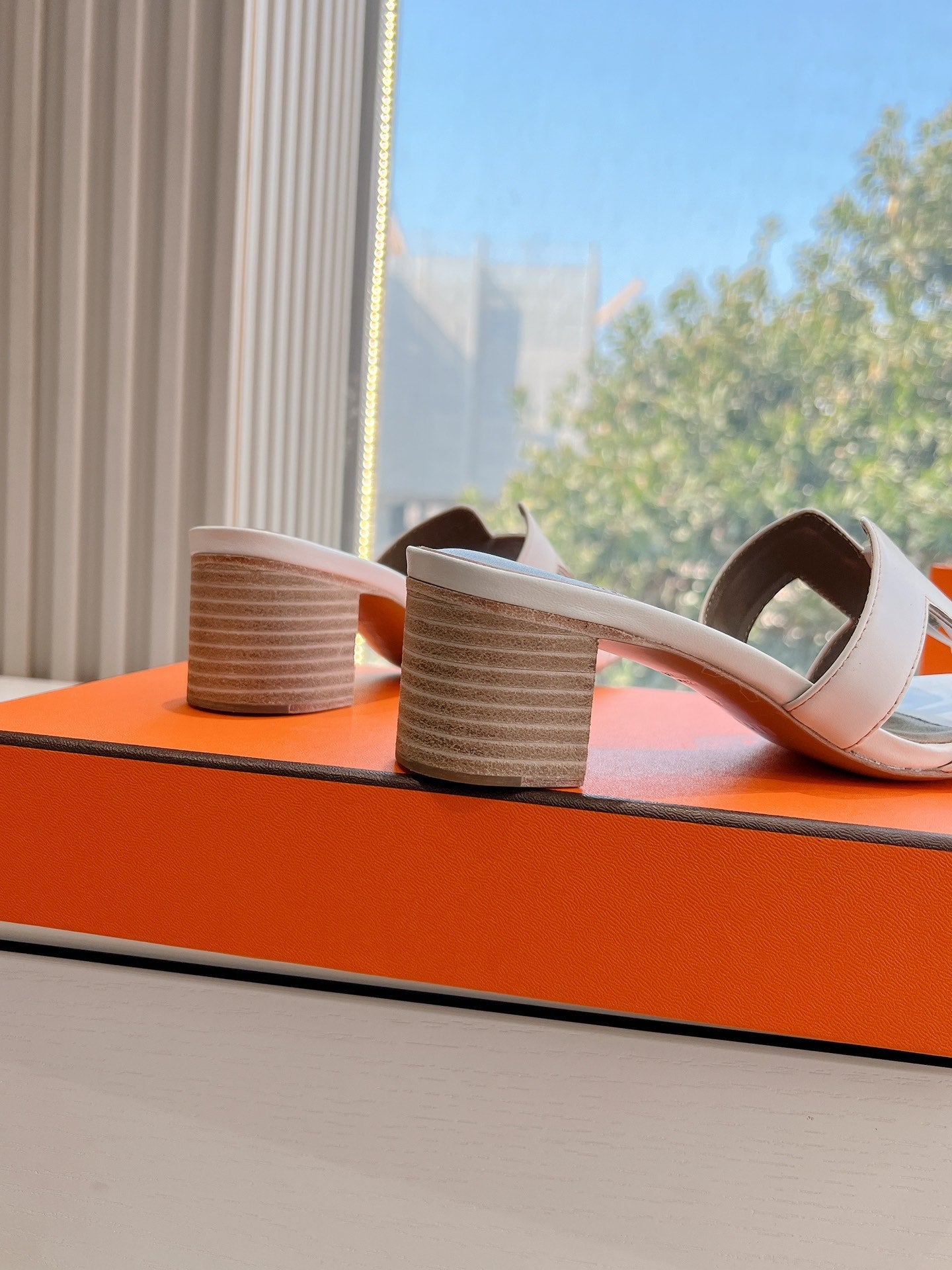 HM 25C Oasis sandal White Leather 202840