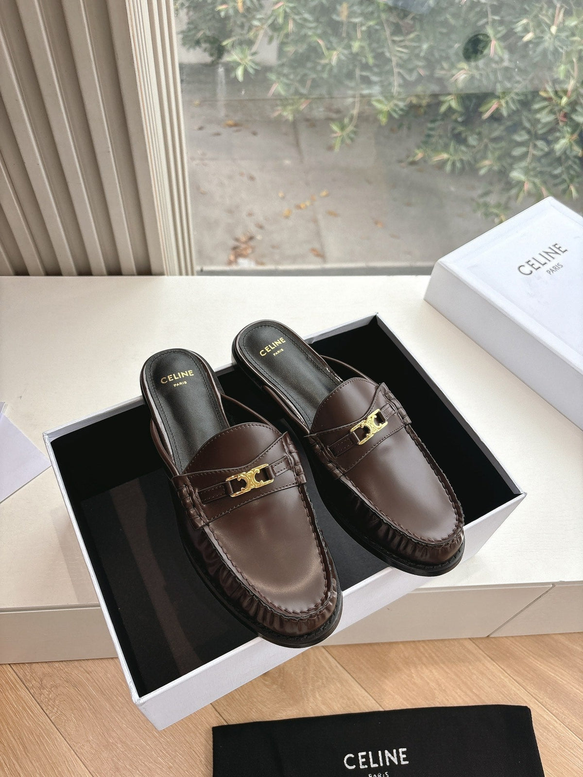 CELINE  Slippers Brown Leather 285953