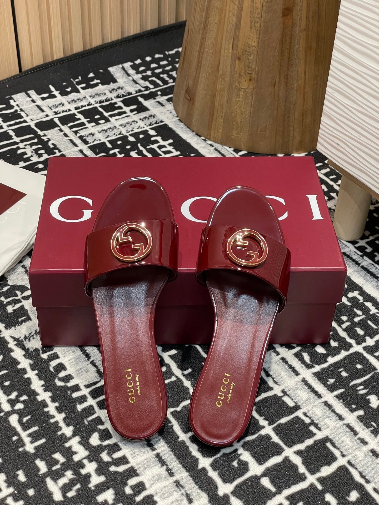 GC 25s flat sandals burgundy patent leather
