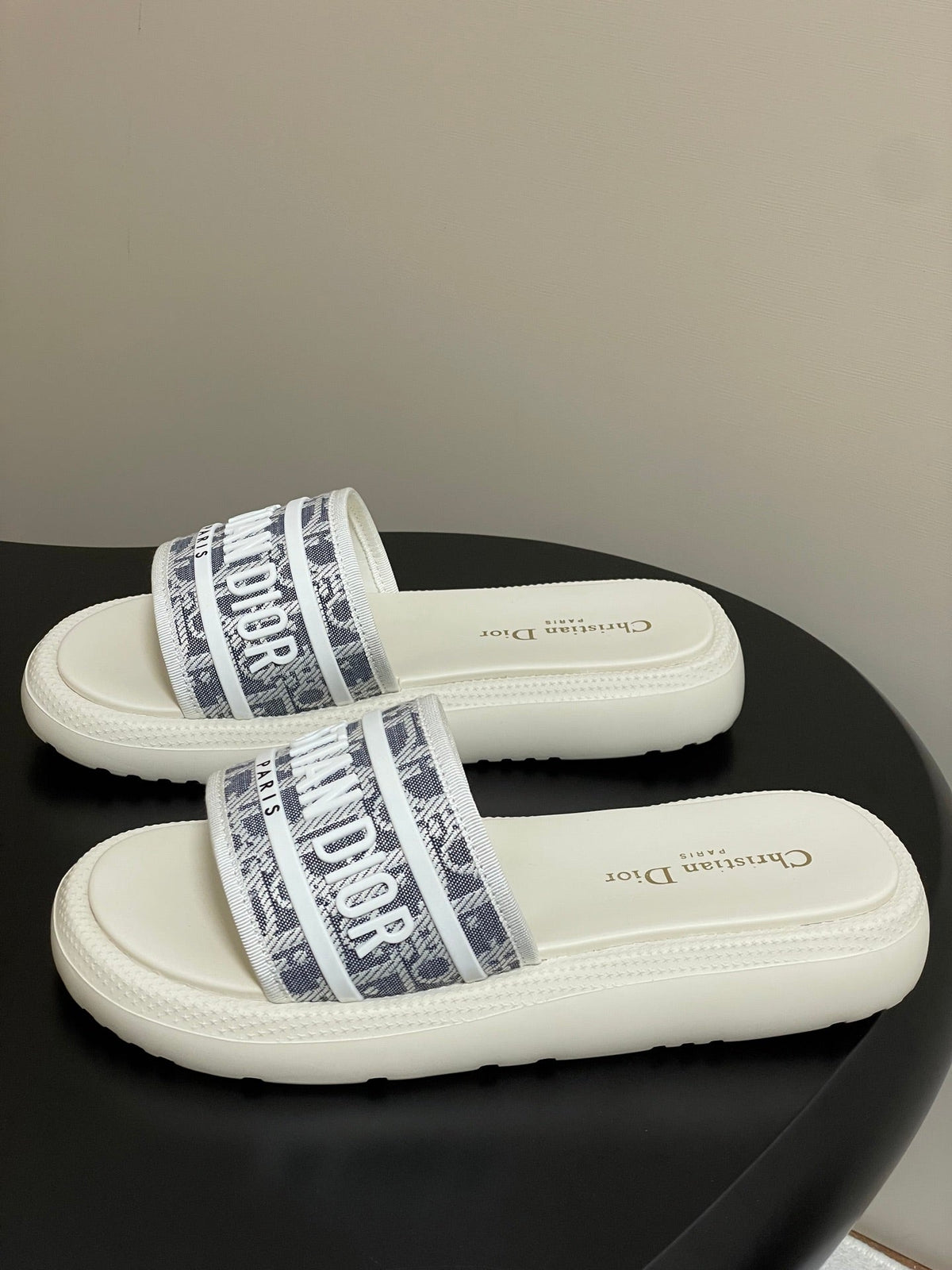 CD 25  Slippers White Gray Fabric 394062