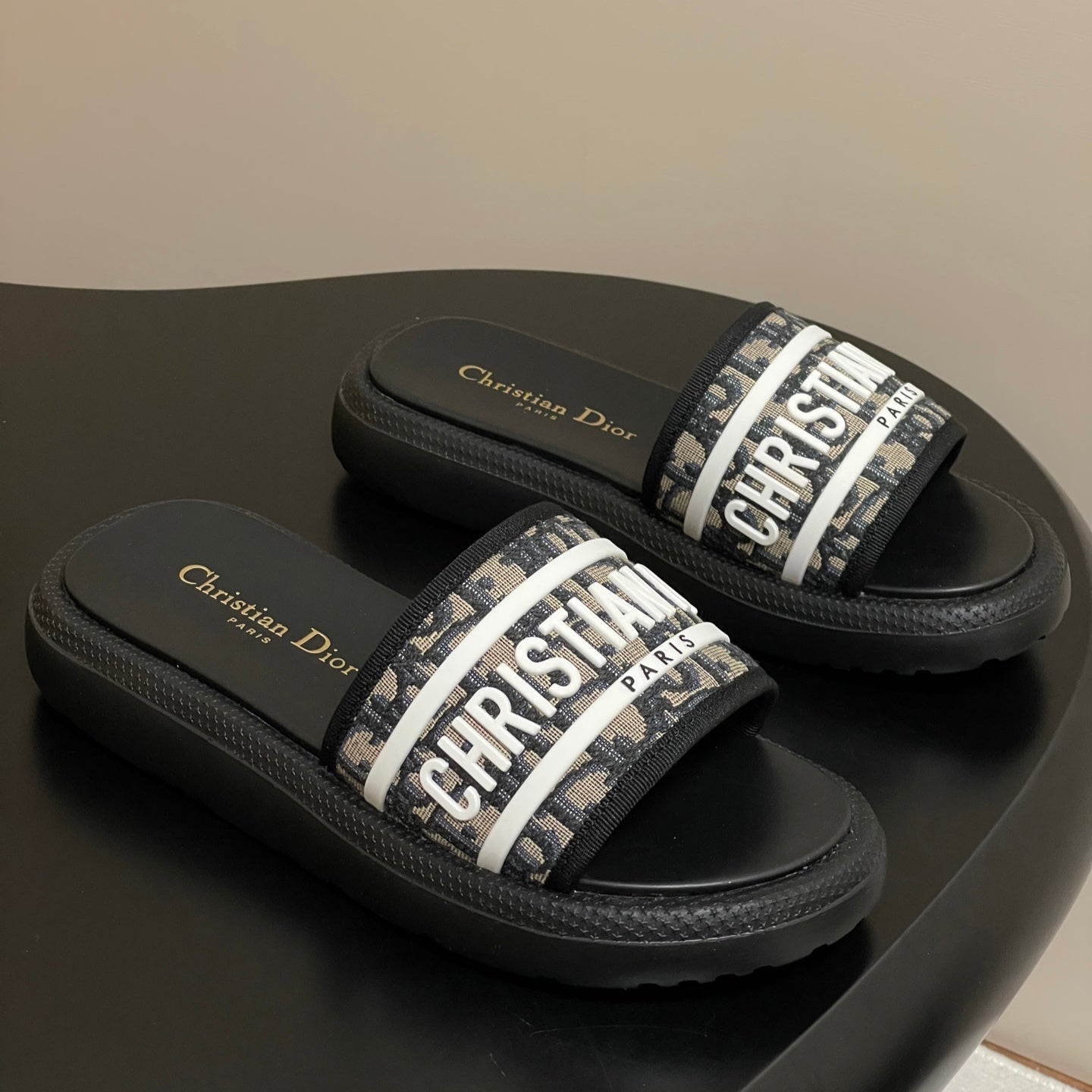 CD 25  Slippers Black White  Fabric 394063