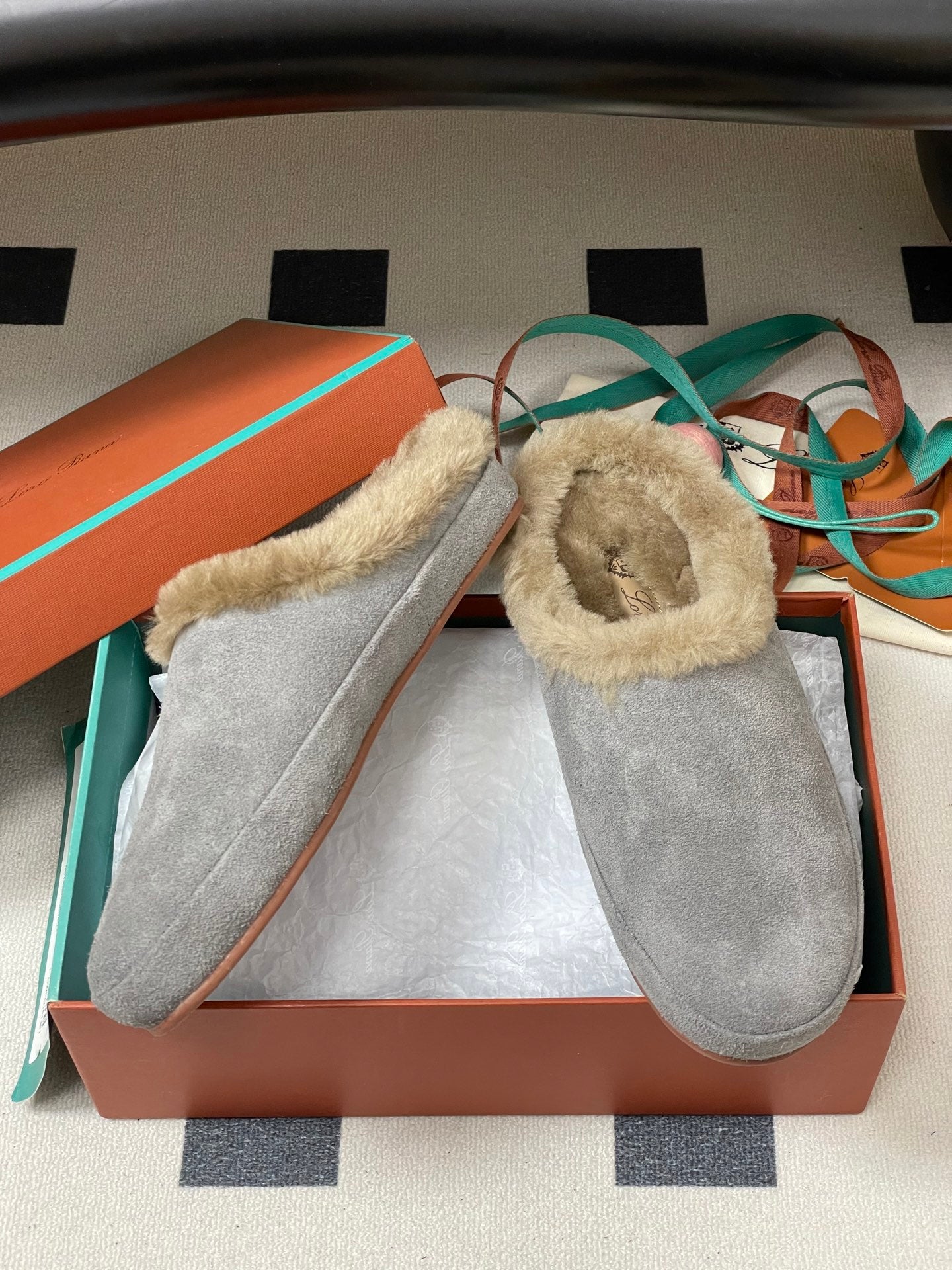 LP 25 Closed-Toe Half-Slippers Gray Beige Suede Fur 534683