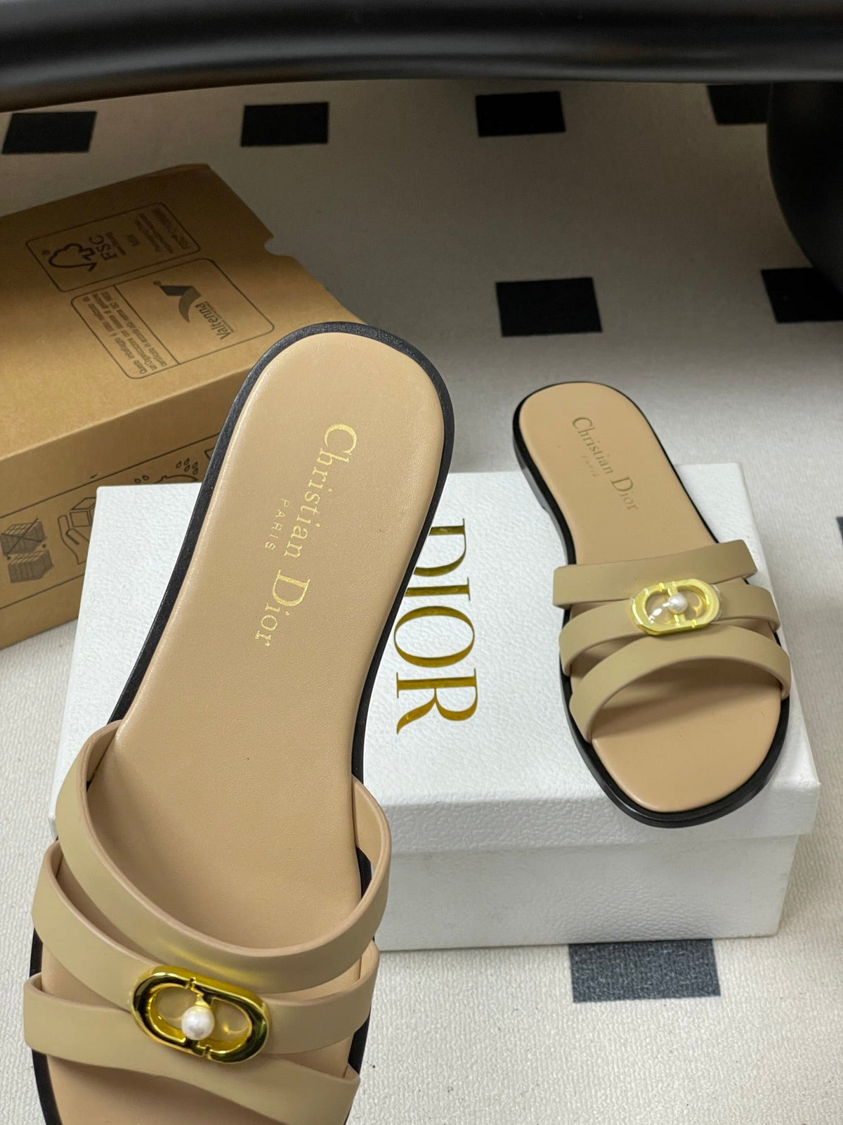 CD 26 Chunky Heel Sandals Beige Leather 593531