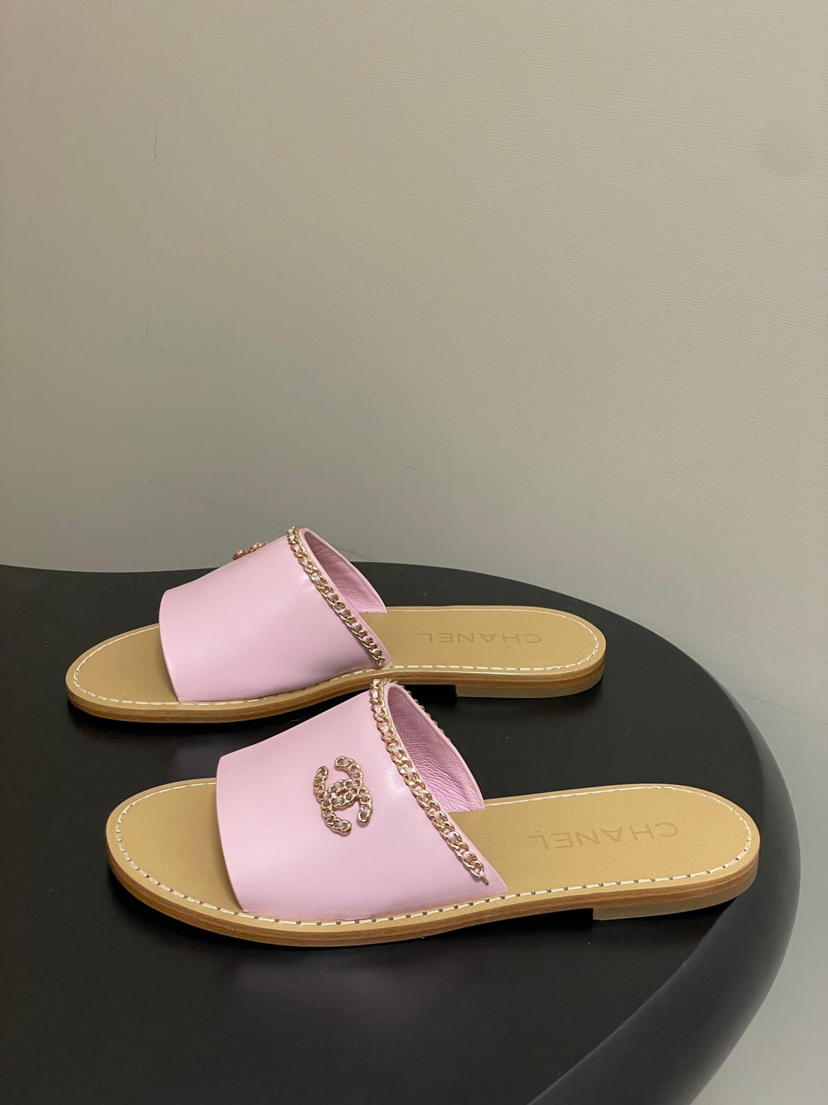 CC 26 Flat Sandal Pink Beige Sheepskin 593297