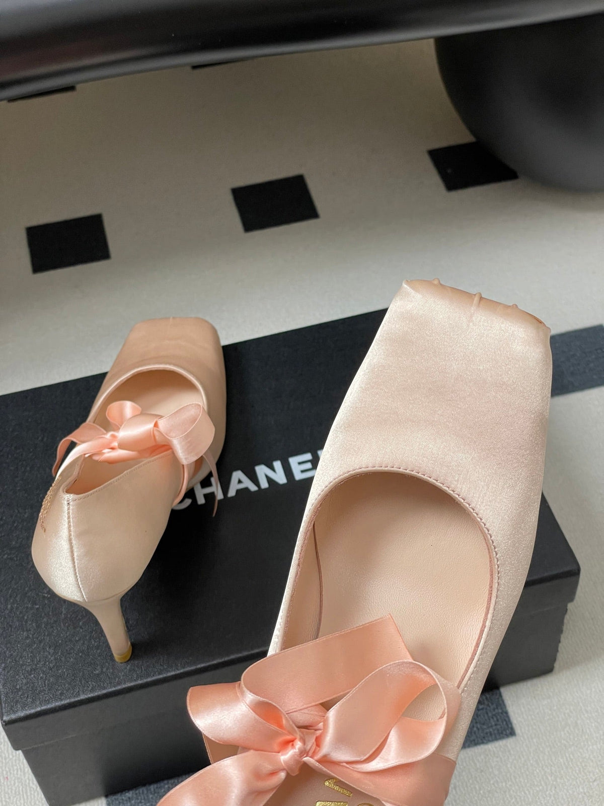 CC 26 Pump Pink Satin Silk 593135