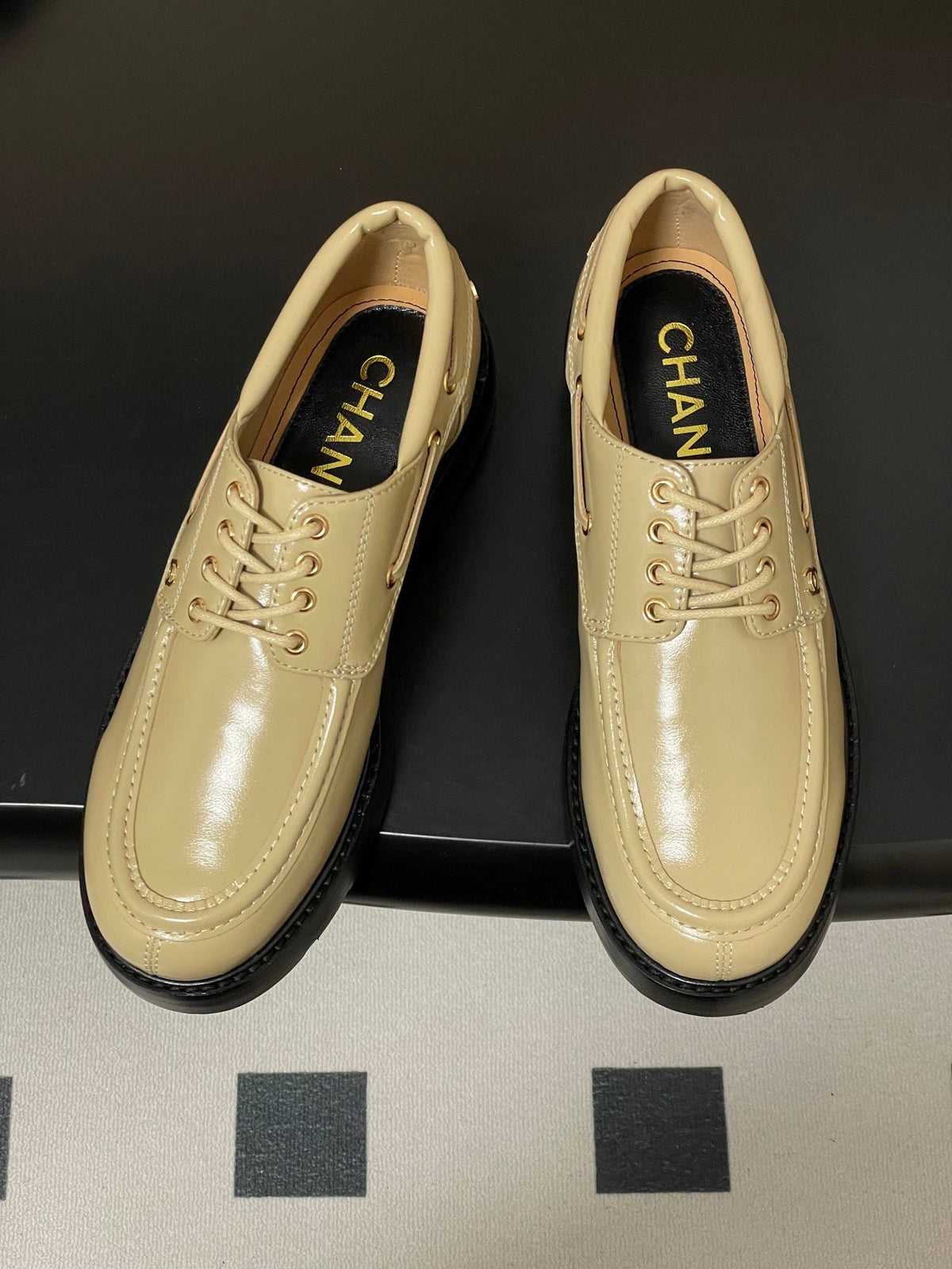 CC 26 Lace-Up Loafer Beige Sheepskin 594247