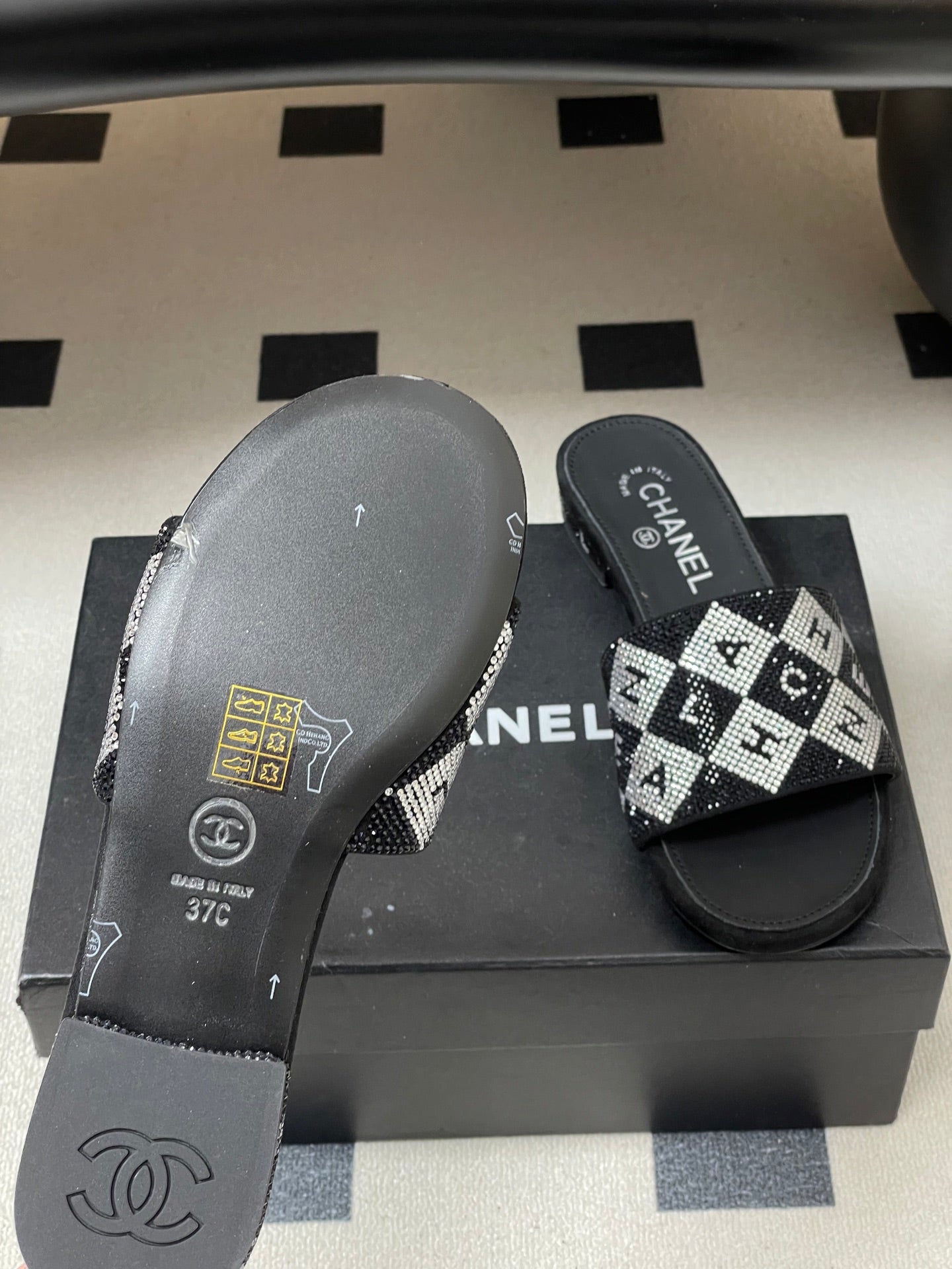 CC 26s Flat Sandals Black Sheepskin Rhinestones 649522