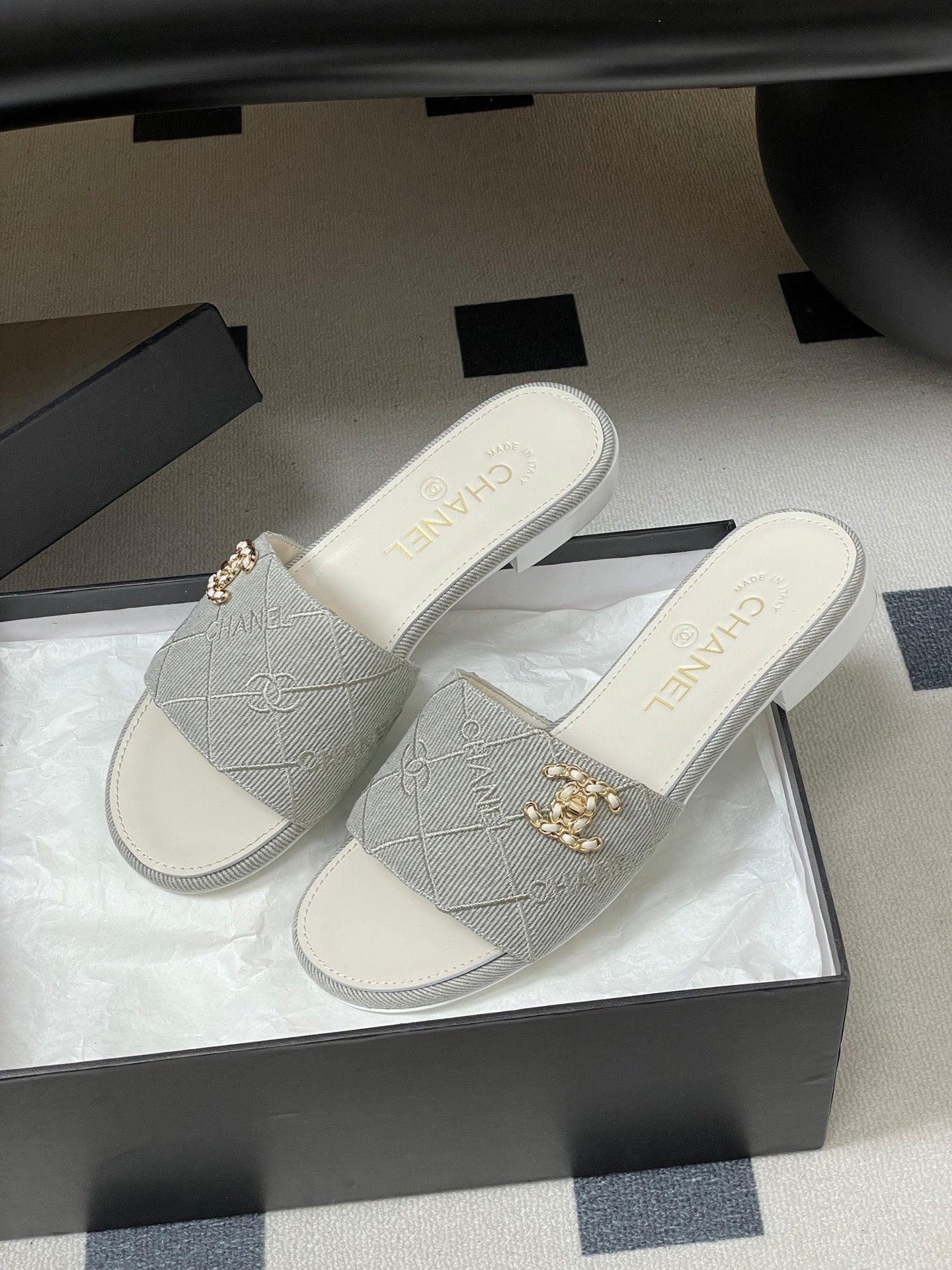 CC 26s Flat Sandals White Gray Canvas Sheepskin Double C 649507