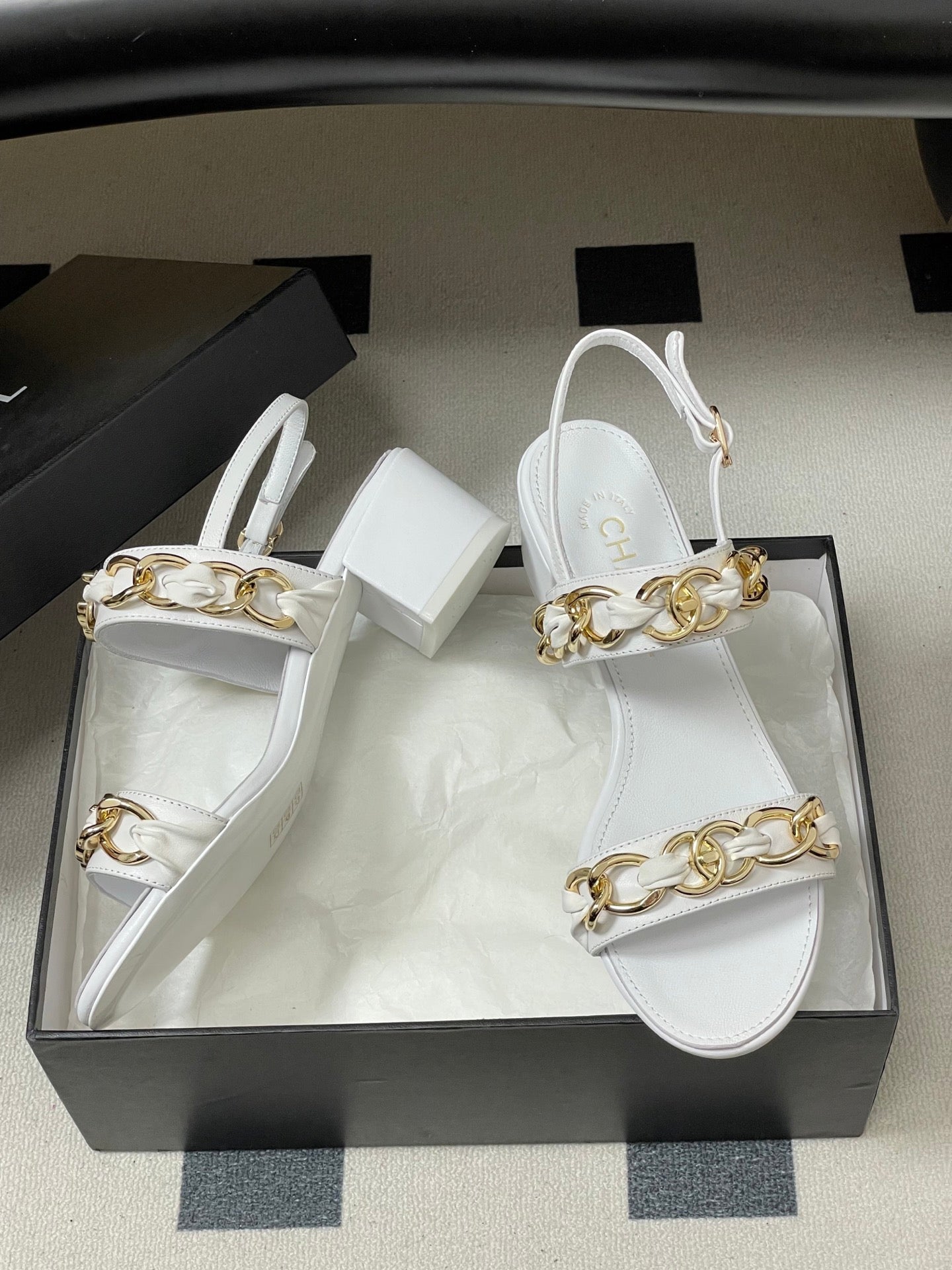 CC 26s Buckle Chain Sandals 55 White Sheepskin 649473