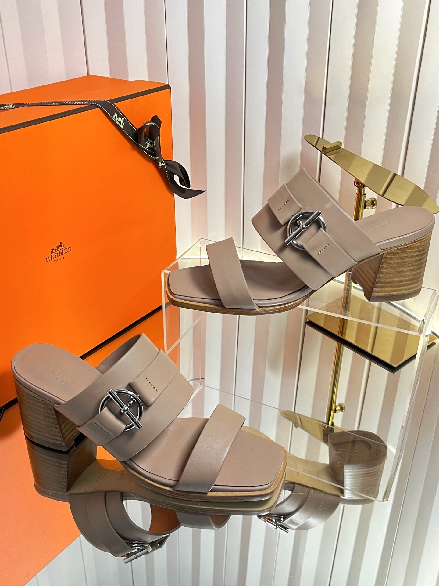 HM 26ss Kelly Buckle High-Heeled Sandals Beige Calfskin 641964
