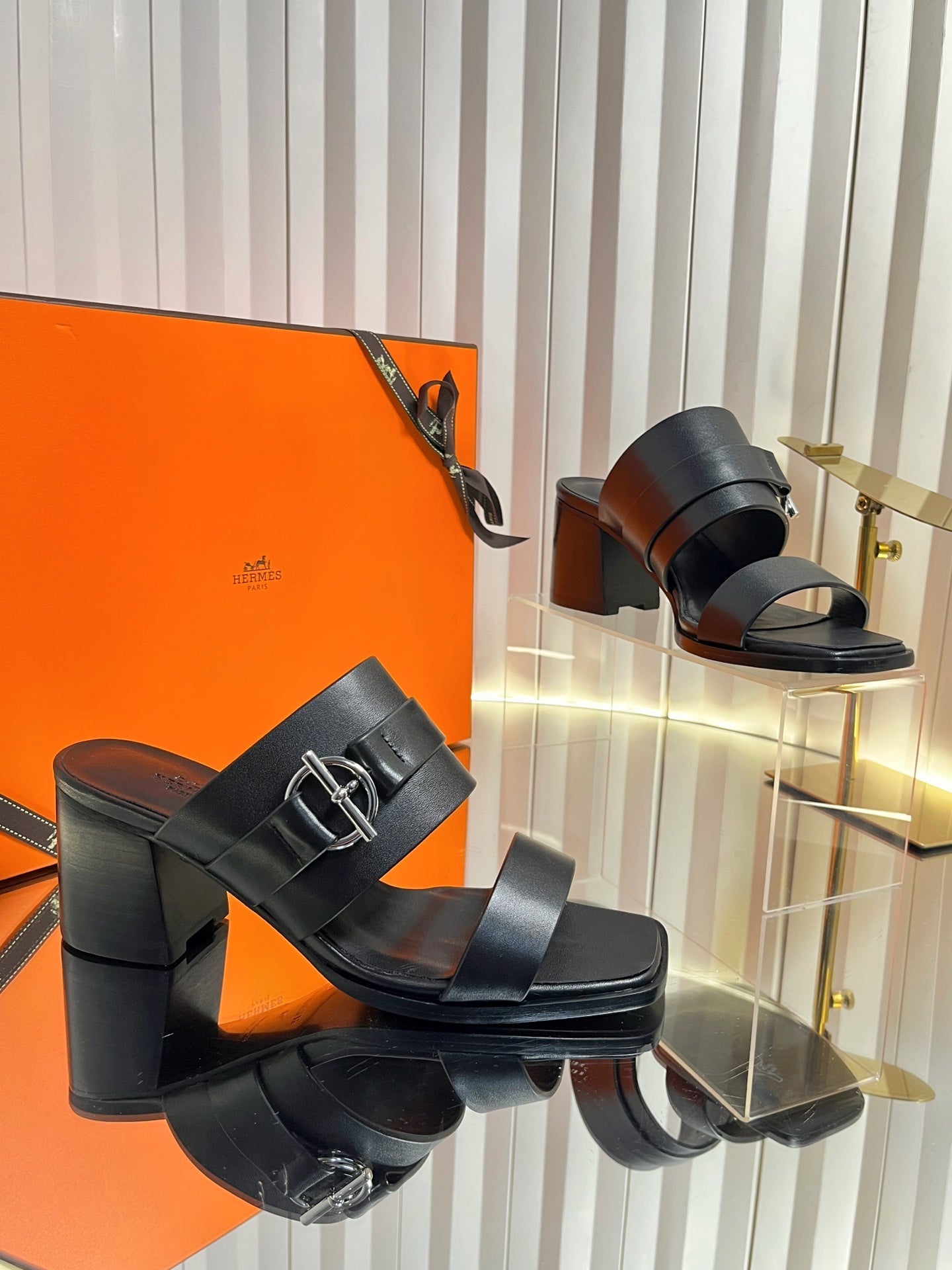 HM 26ss Kelly Buckle High-Heeled Sandals Black Calfskin 641967