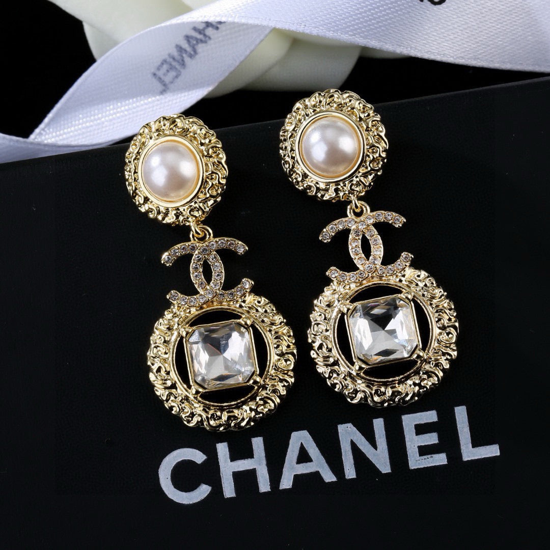 CC Gorgeous Gold Diamond Pearl Earring