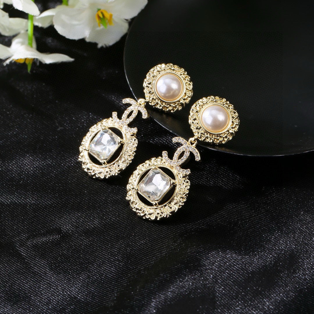CC Gorgeous Gold Diamond Pearl Earring