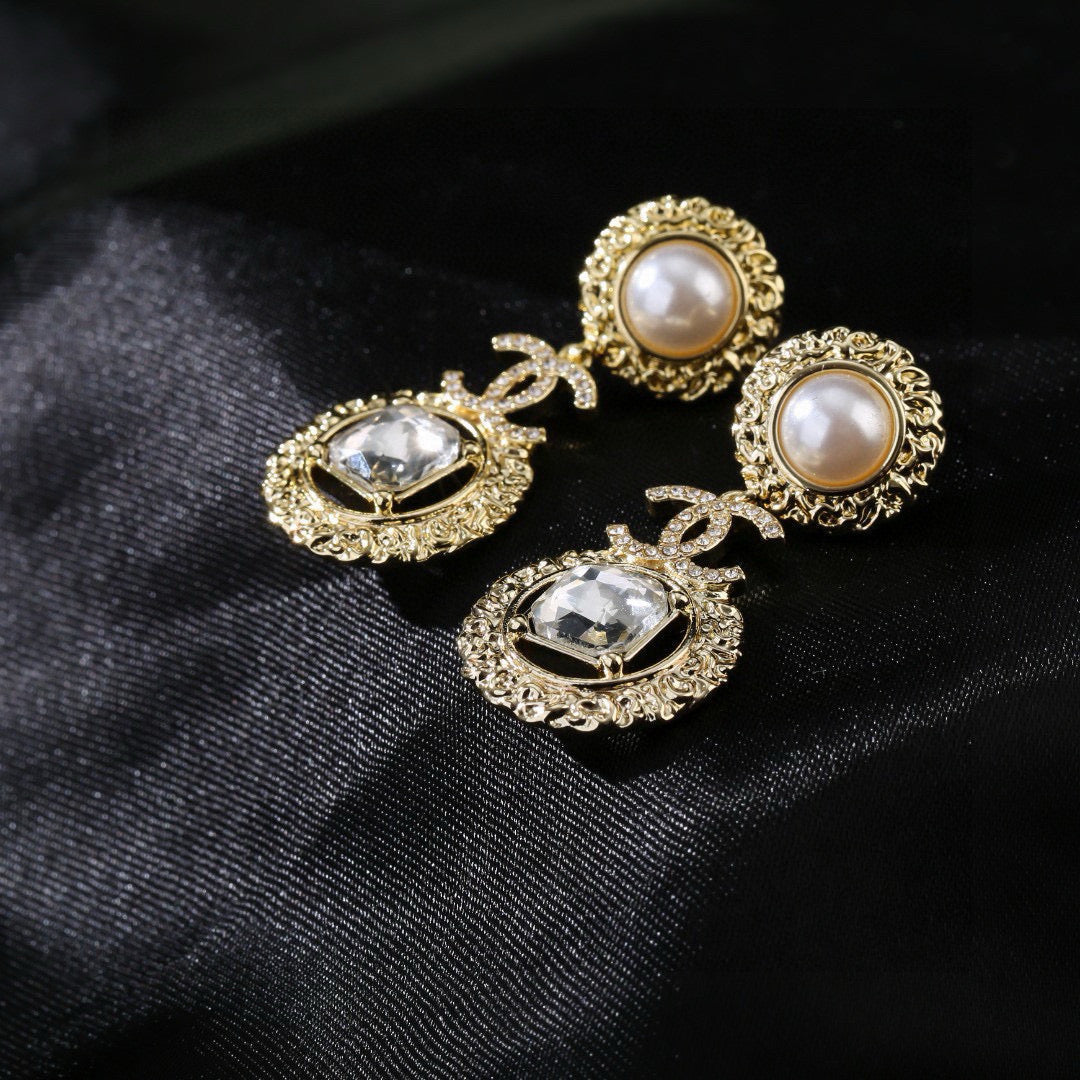 CC Gorgeous Gold Diamond Pearl Earring