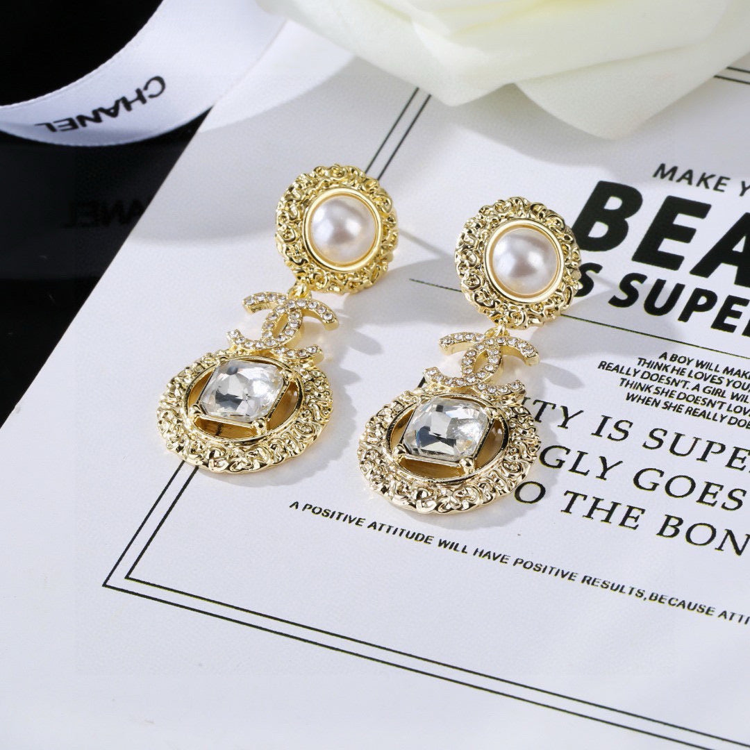 CC Gorgeous Gold Diamond Pearl Earring
