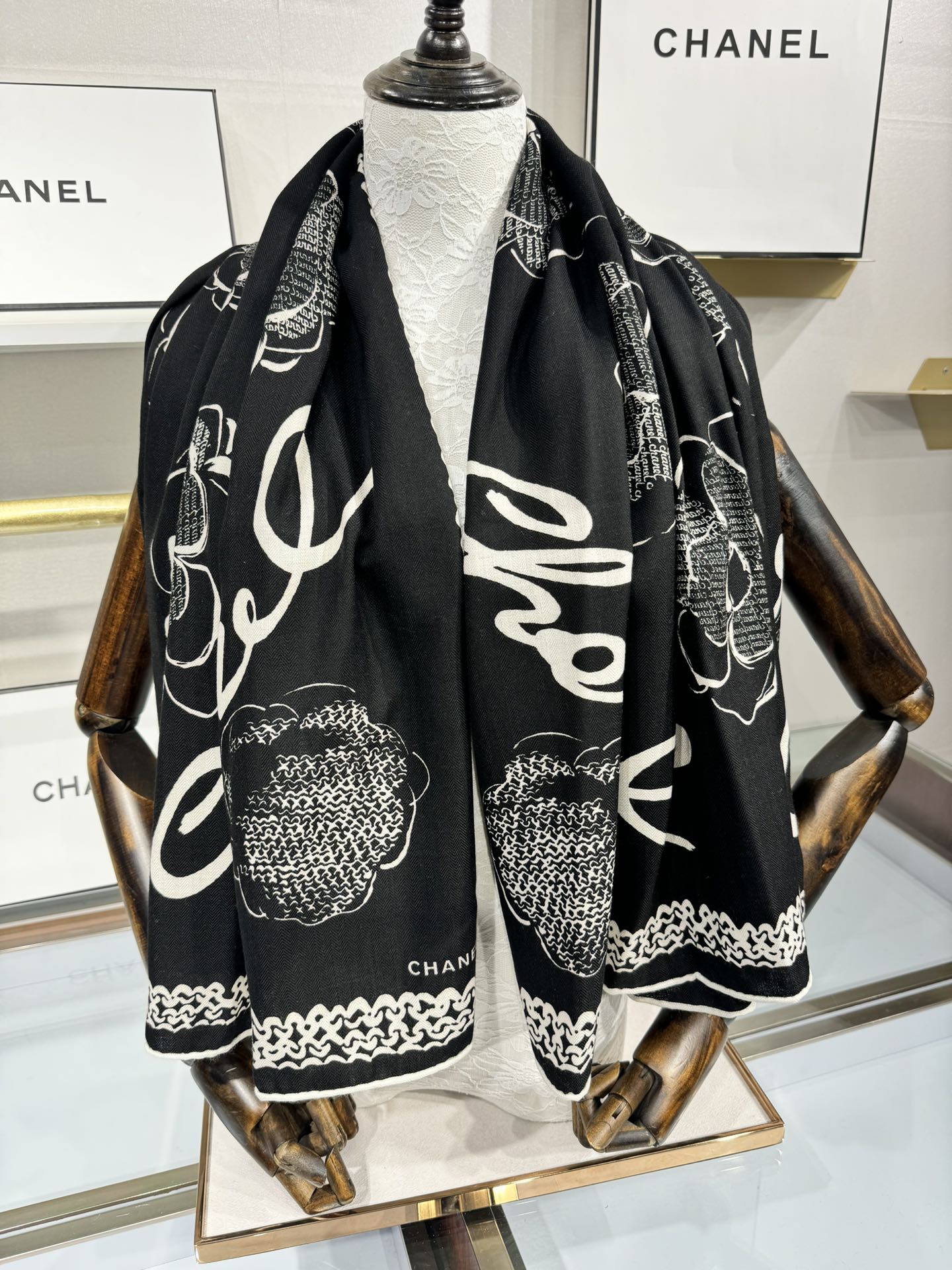 CC Square Scarf 140 CM In Black White Cashmere Silk 408418