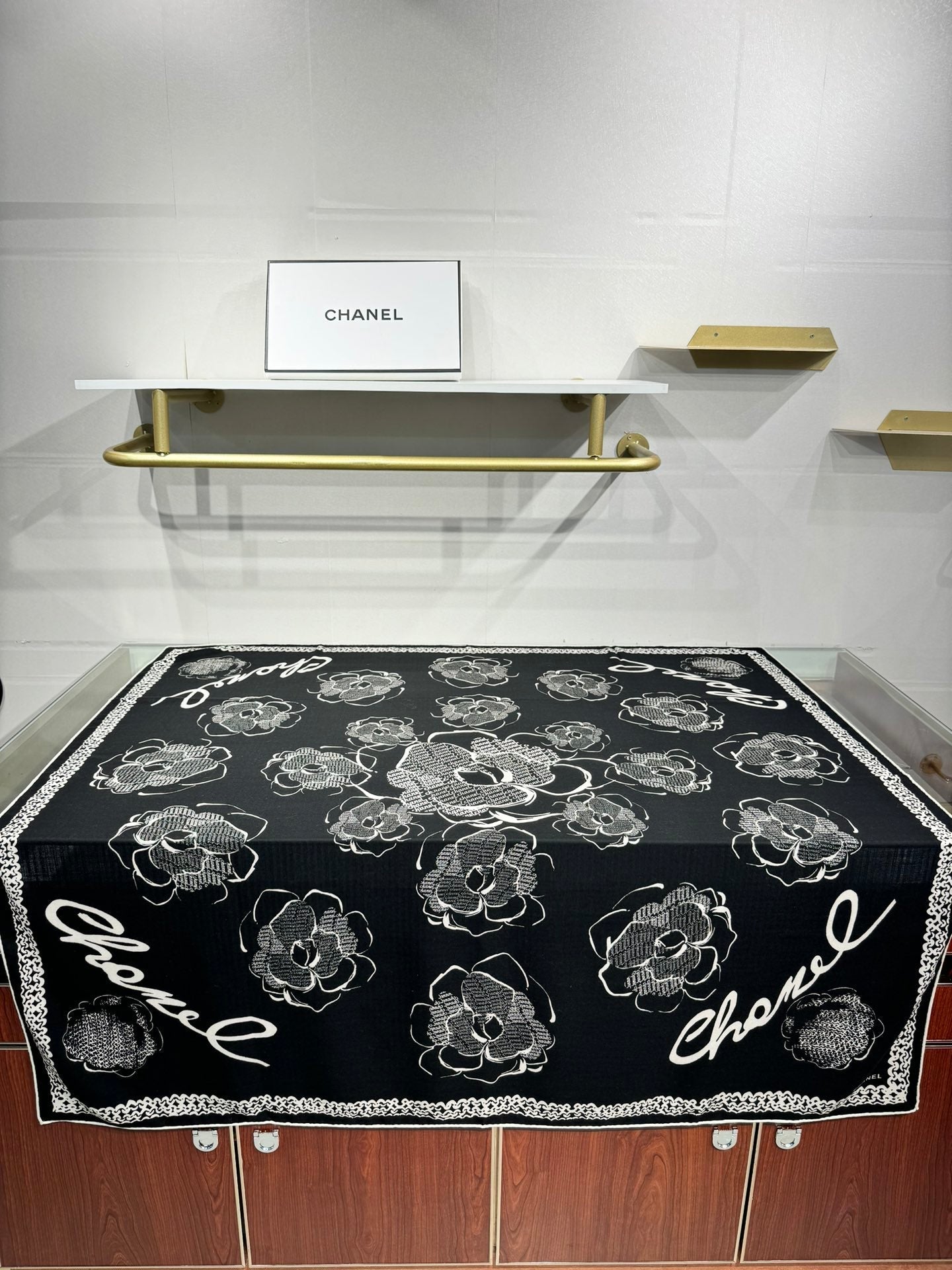 CC Square Scarf 140 CM In Black White Cashmere Silk 408418