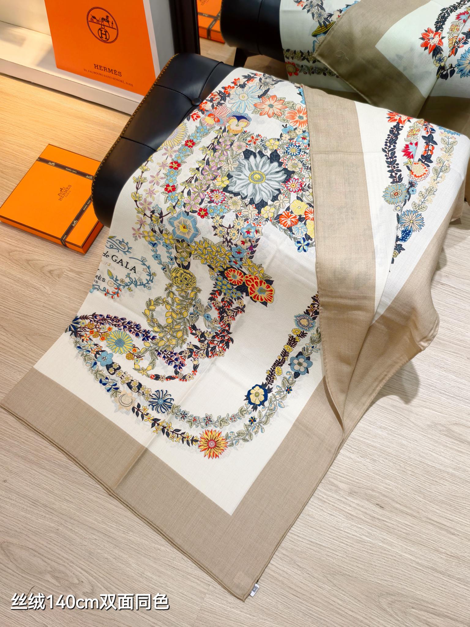 HM 26ss Amazon  Scarf 140 Beige White Colorful Twill Silk 126336