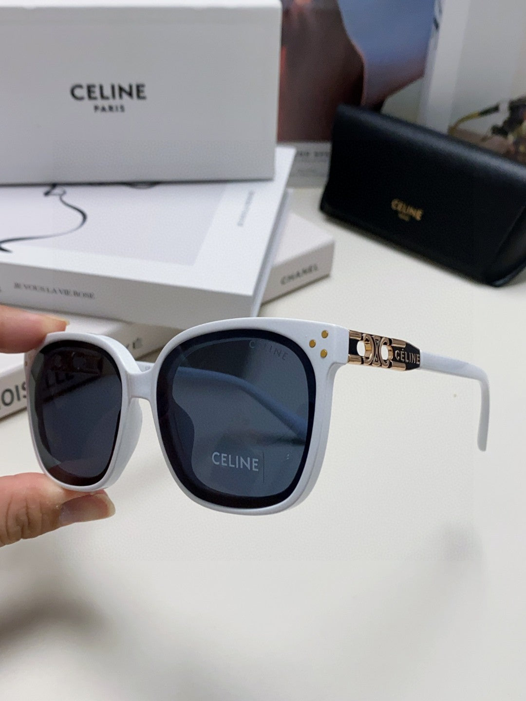 TRIOMPHE SUNGLASSES 573250 IN WHITE ACETATE METAL LOGO