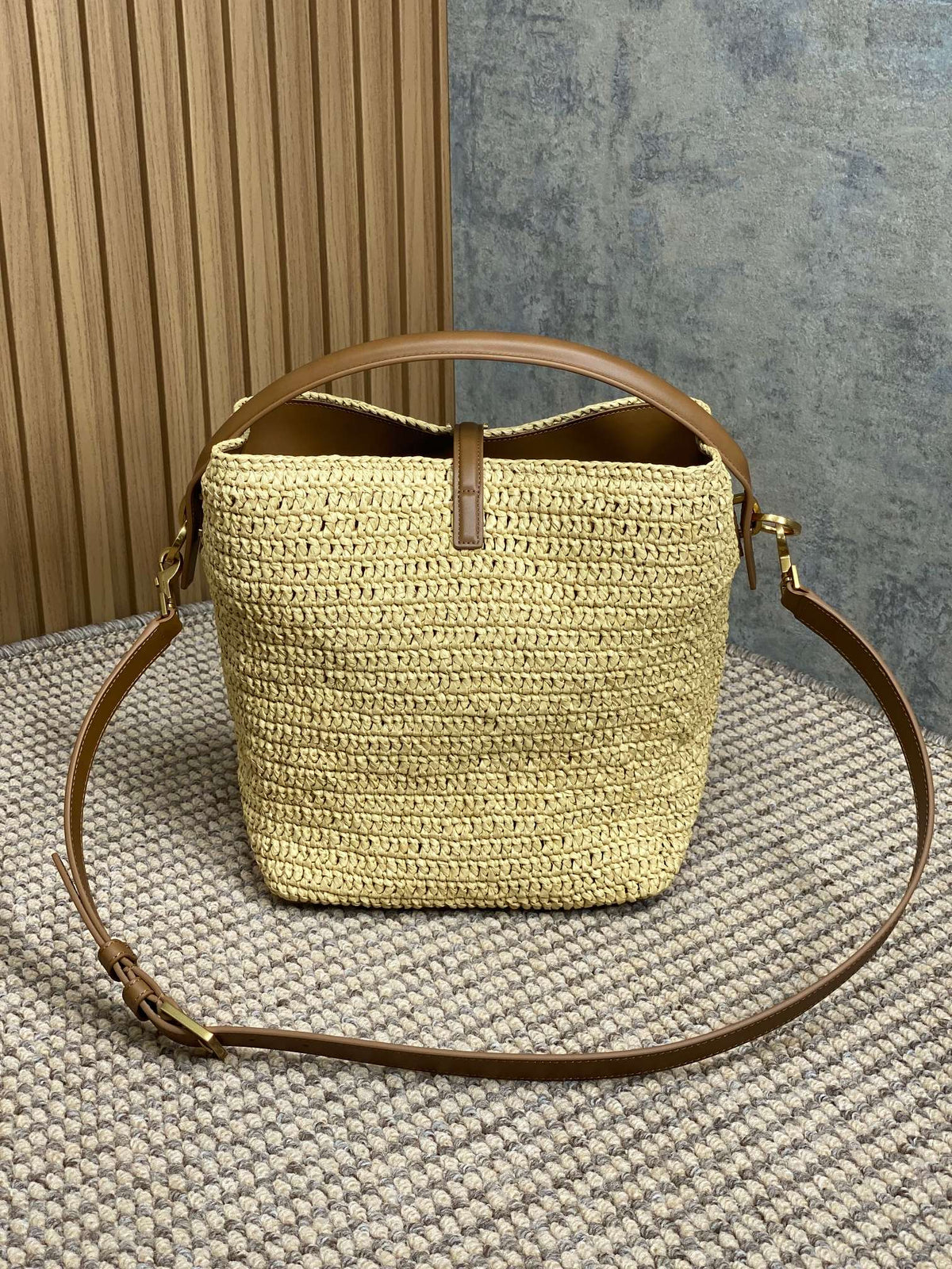 le 37 woven raffia 20cm brown calfskin