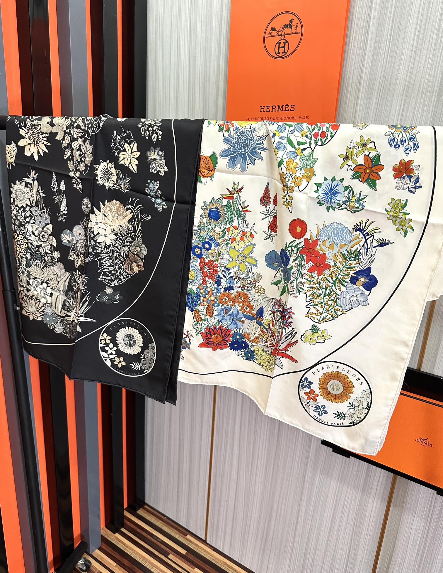Planifleurs Scarf 90 CM Black Colorful Silk 404029