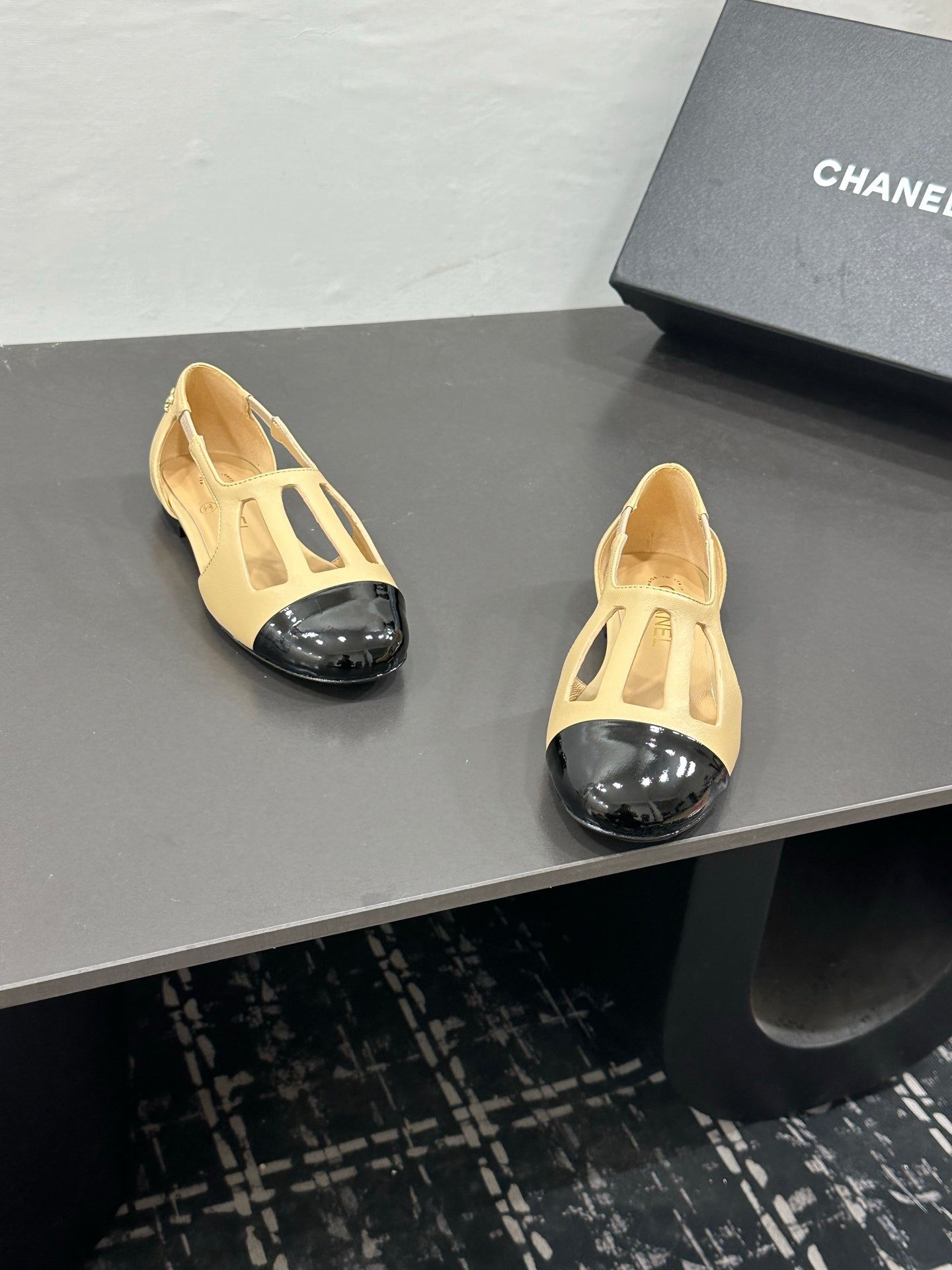 Chanel 2026 Flat Sandals Leather Sheepskin 832561