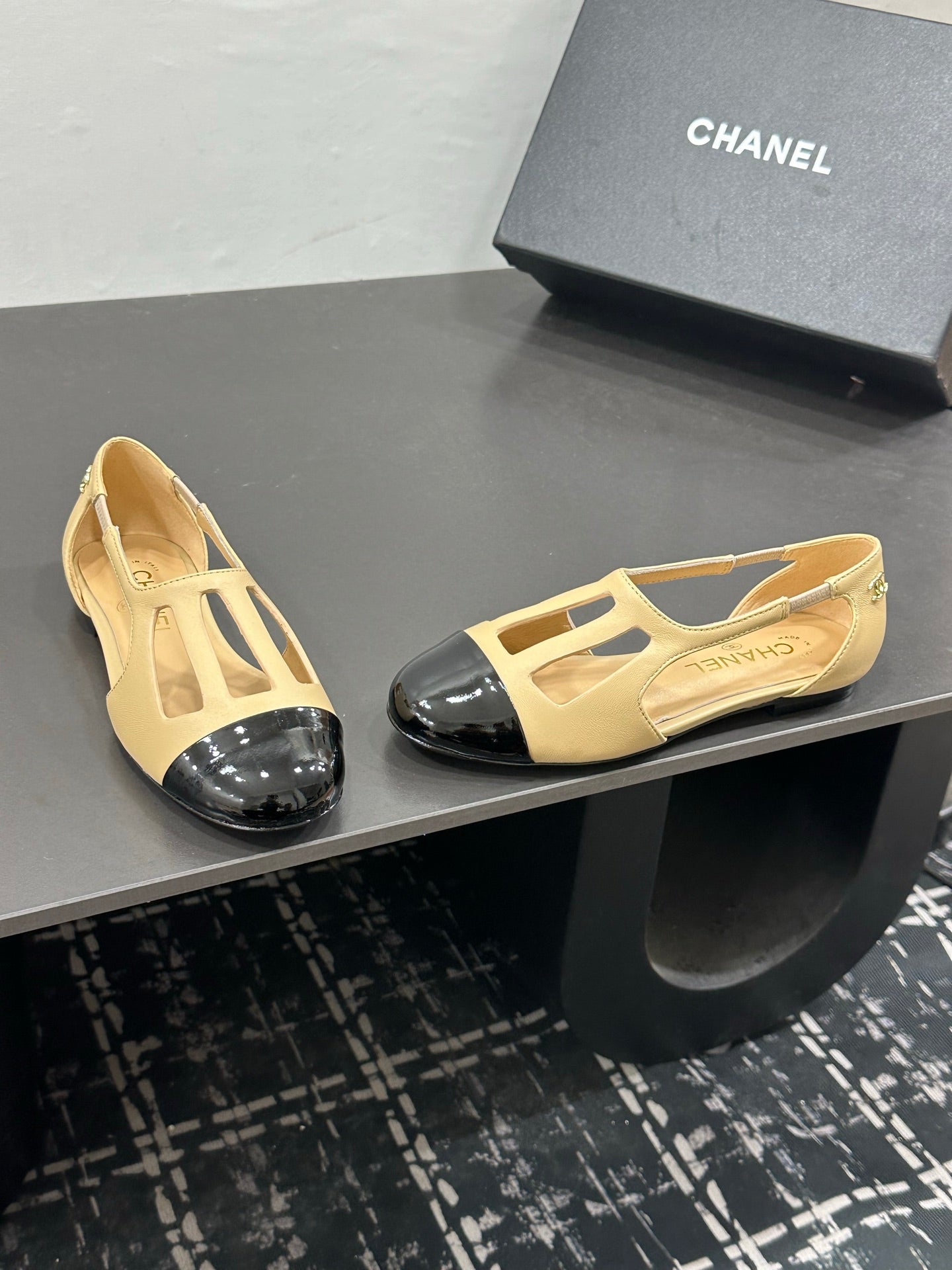 Chanel 2026 Flat Sandals Leather Sheepskin 832561