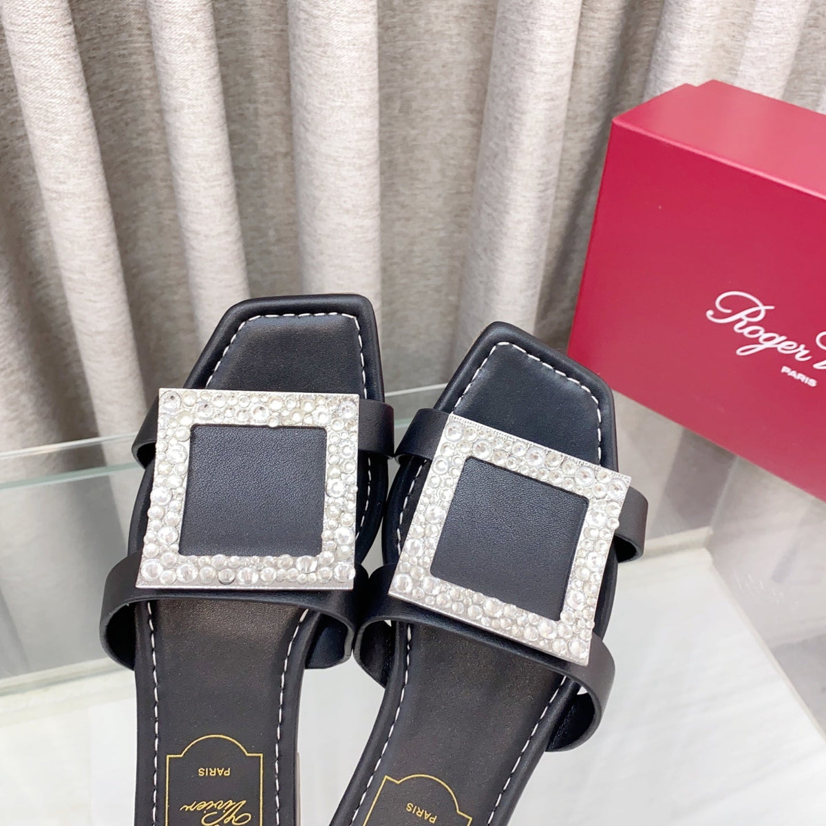 Viv 25 Diamond Flat Slippers Black Cowhide 283038