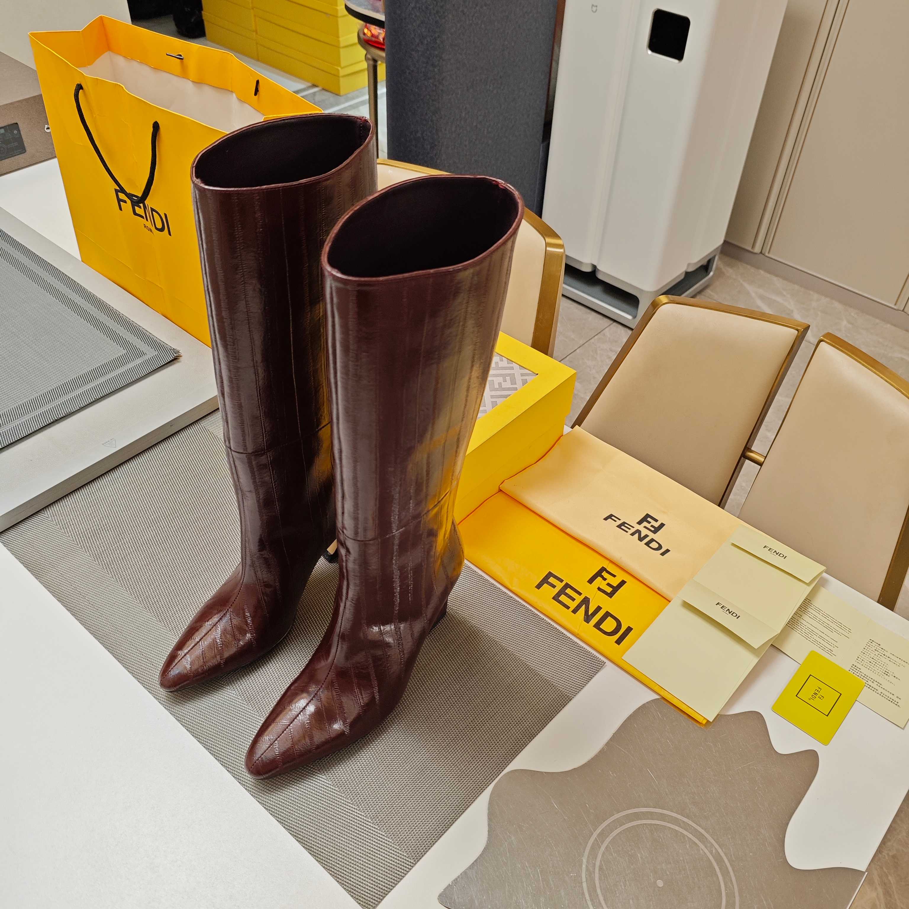 Fendi 25ss high-heeled boots reddish brown sheepskin 502719