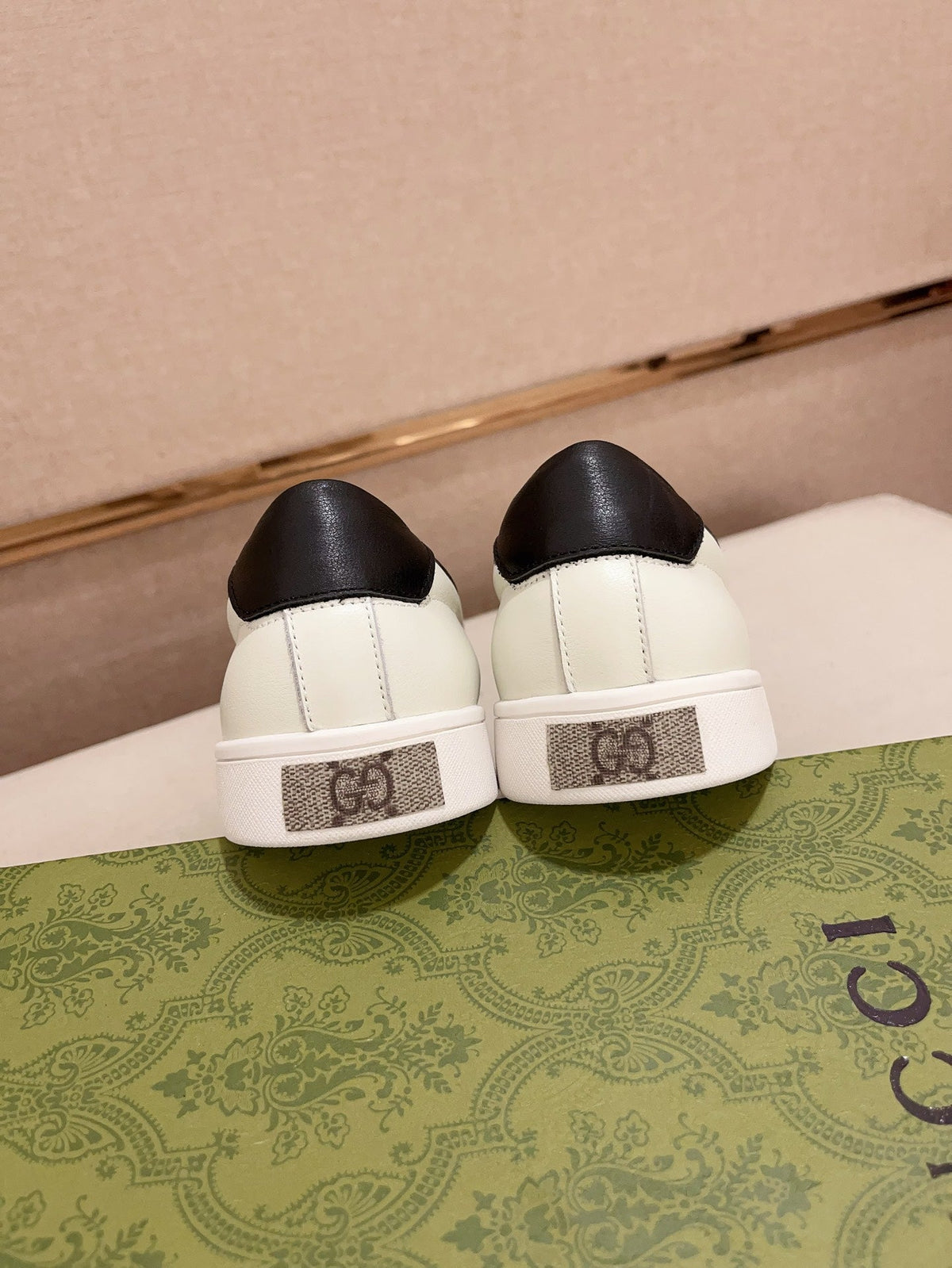GG Men's Slip on Bee White Cowhide 533940