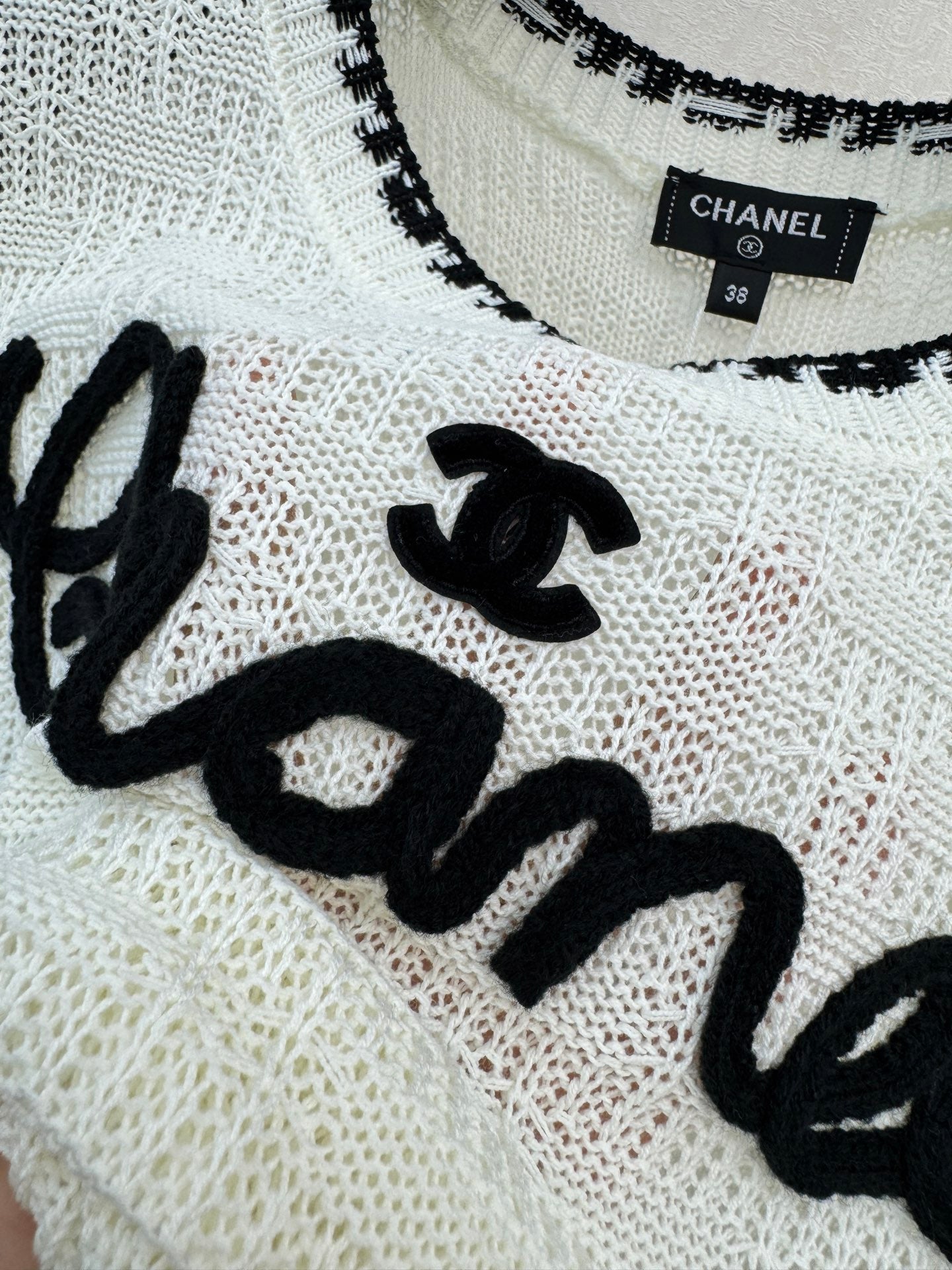 Chanel 2026 Embroidery Logo Short-sleeved Shirt White Black Wool 364270
