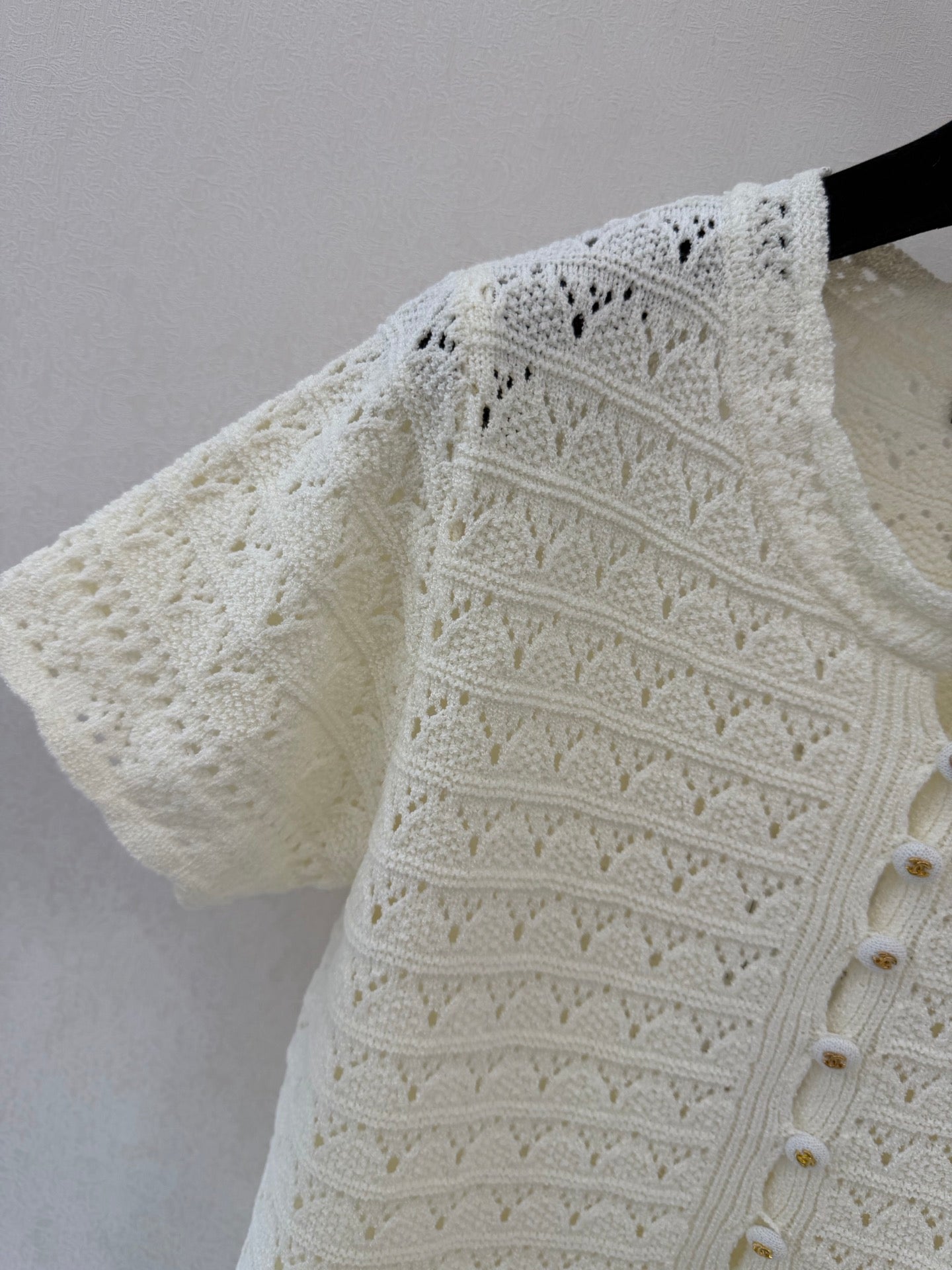 Chanel 2026 Crew Neck Short-sleeved Cardigan Cream Cotton Linen 394769