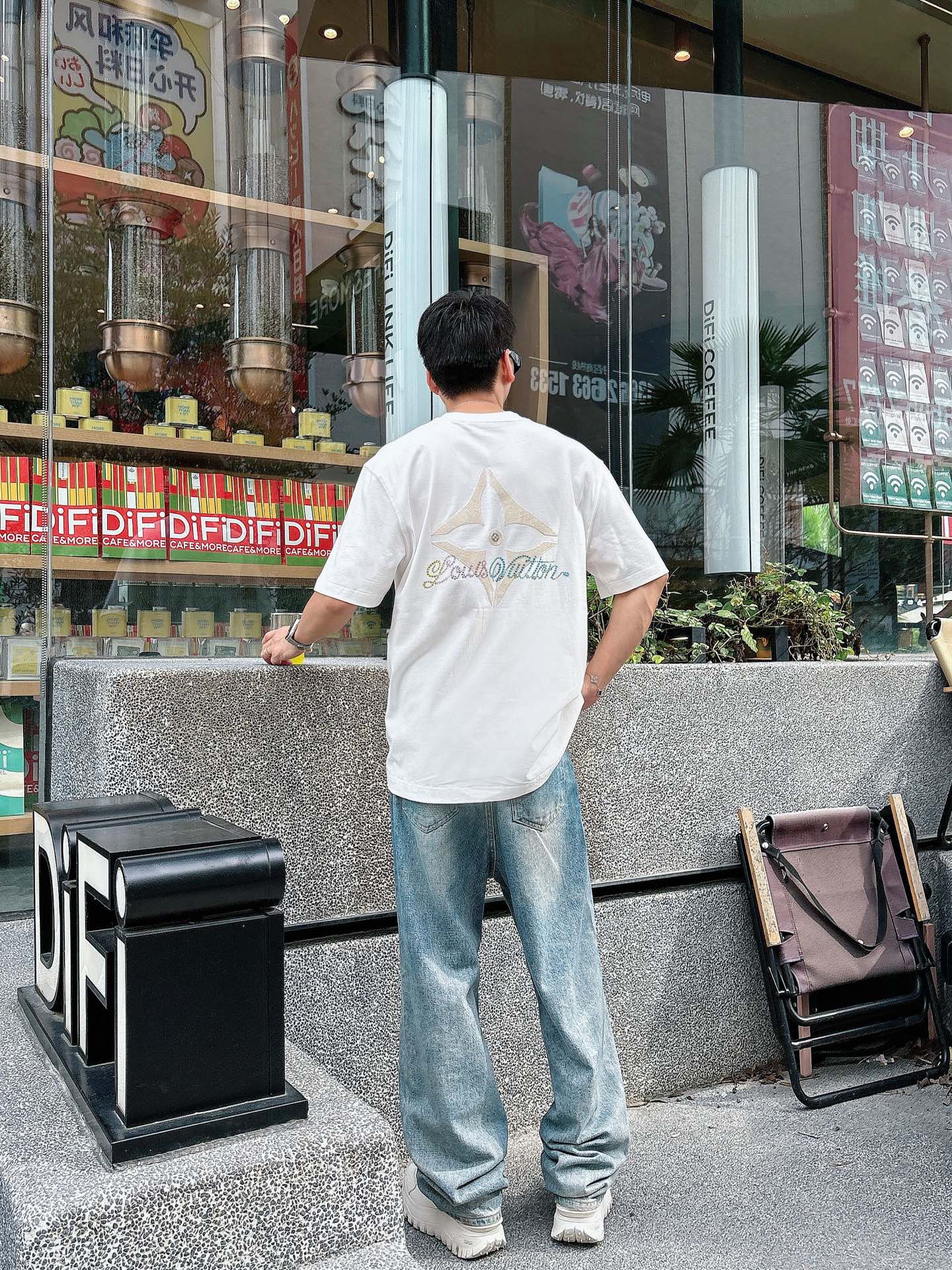LV 26A Short-Sleeve T-Shirt White Rhinestones Cotton 406012