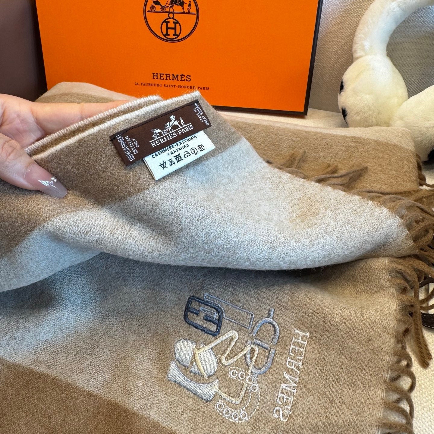 BBR Classic Embroidered Scarf 185CM Beige Cashmere 292823