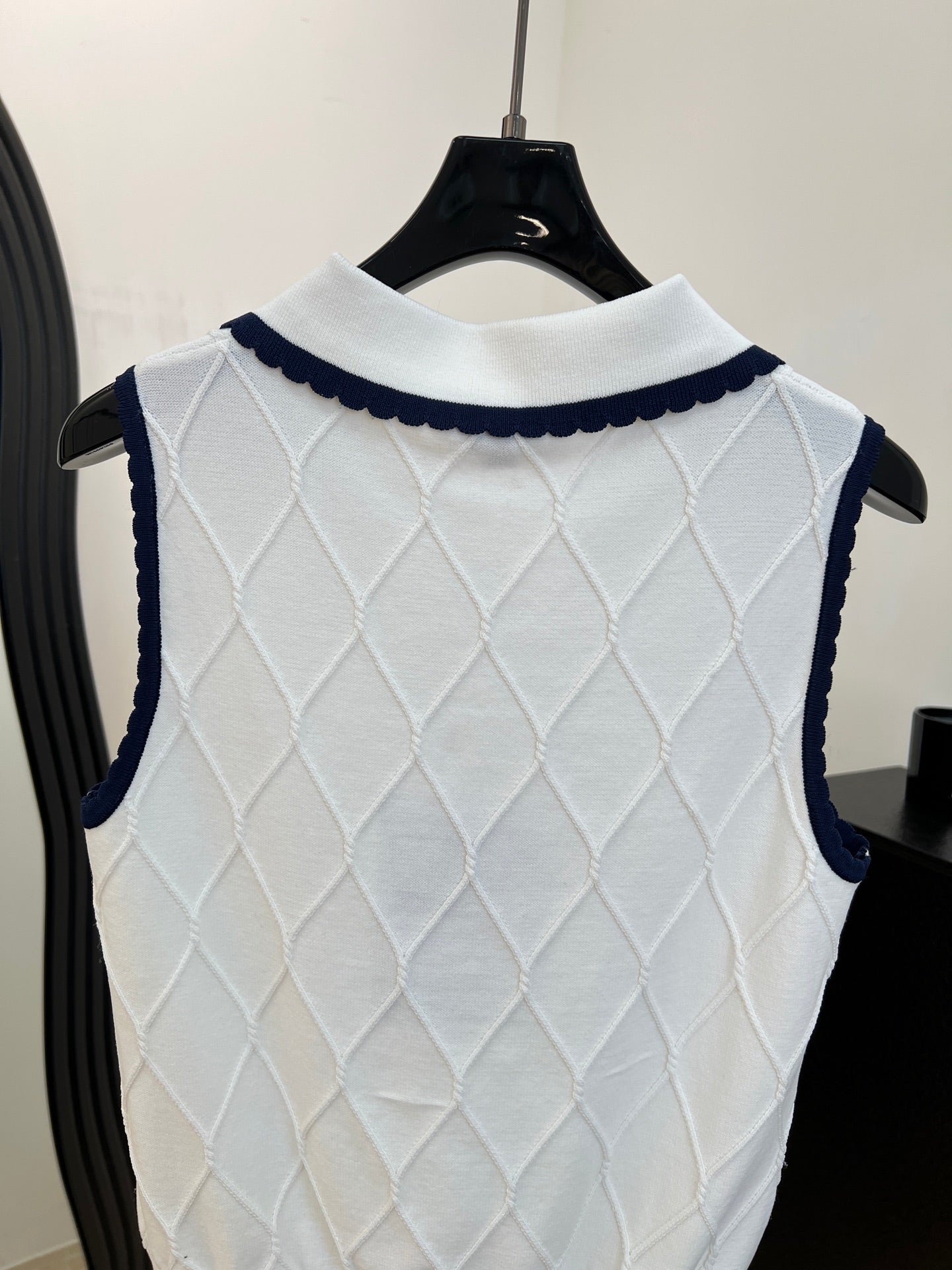 Chanel 2026 Knit Vest White Wool 637500