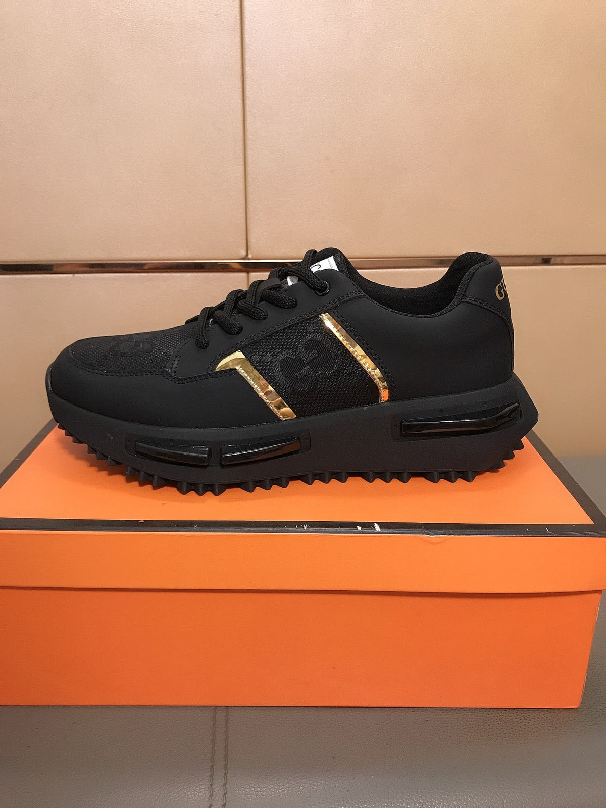 GG Men's Sneaker Black Cowhide 735852