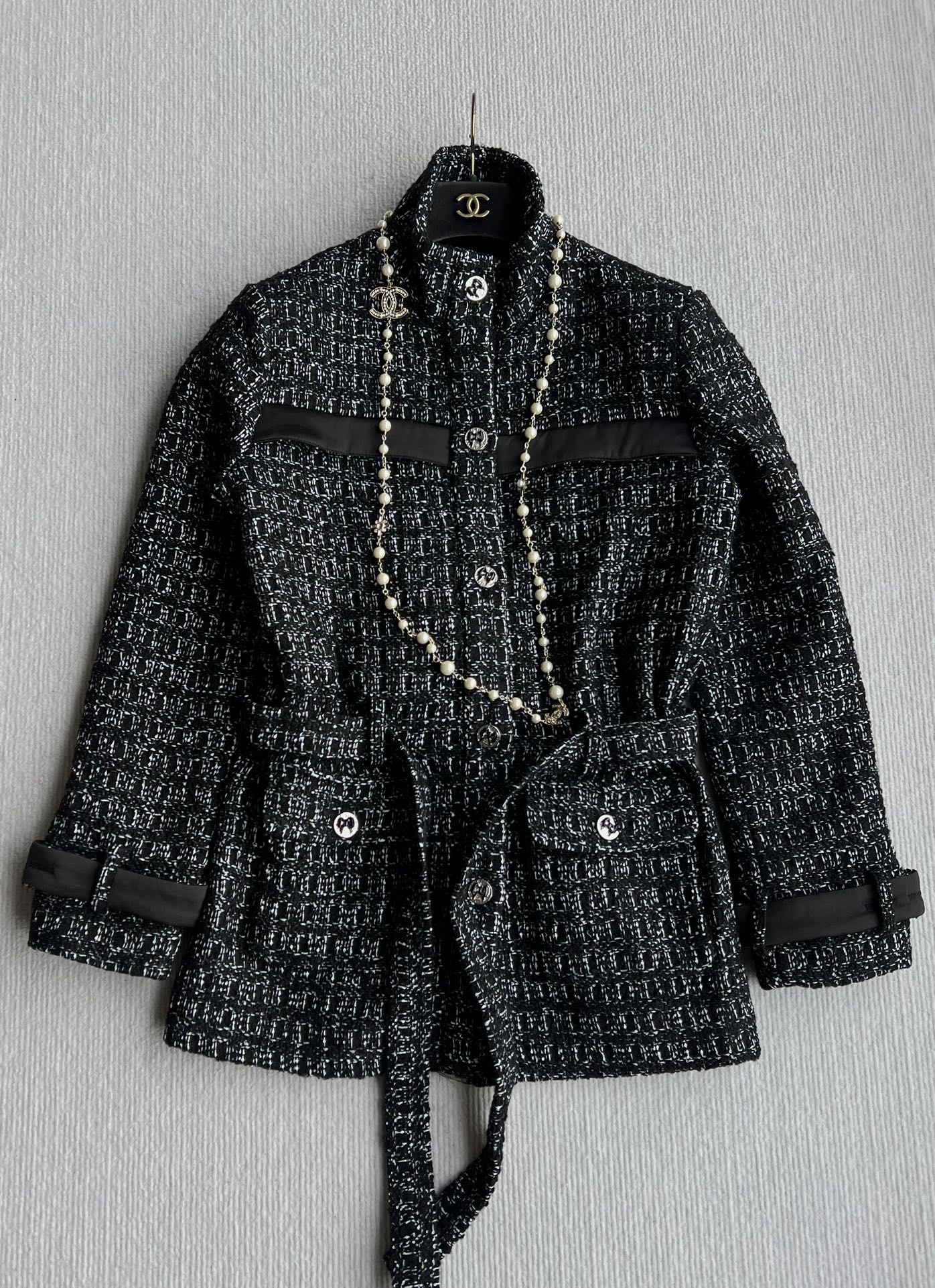 Chanel 2025 Belt Jacket Black Wool Cashmere 318587