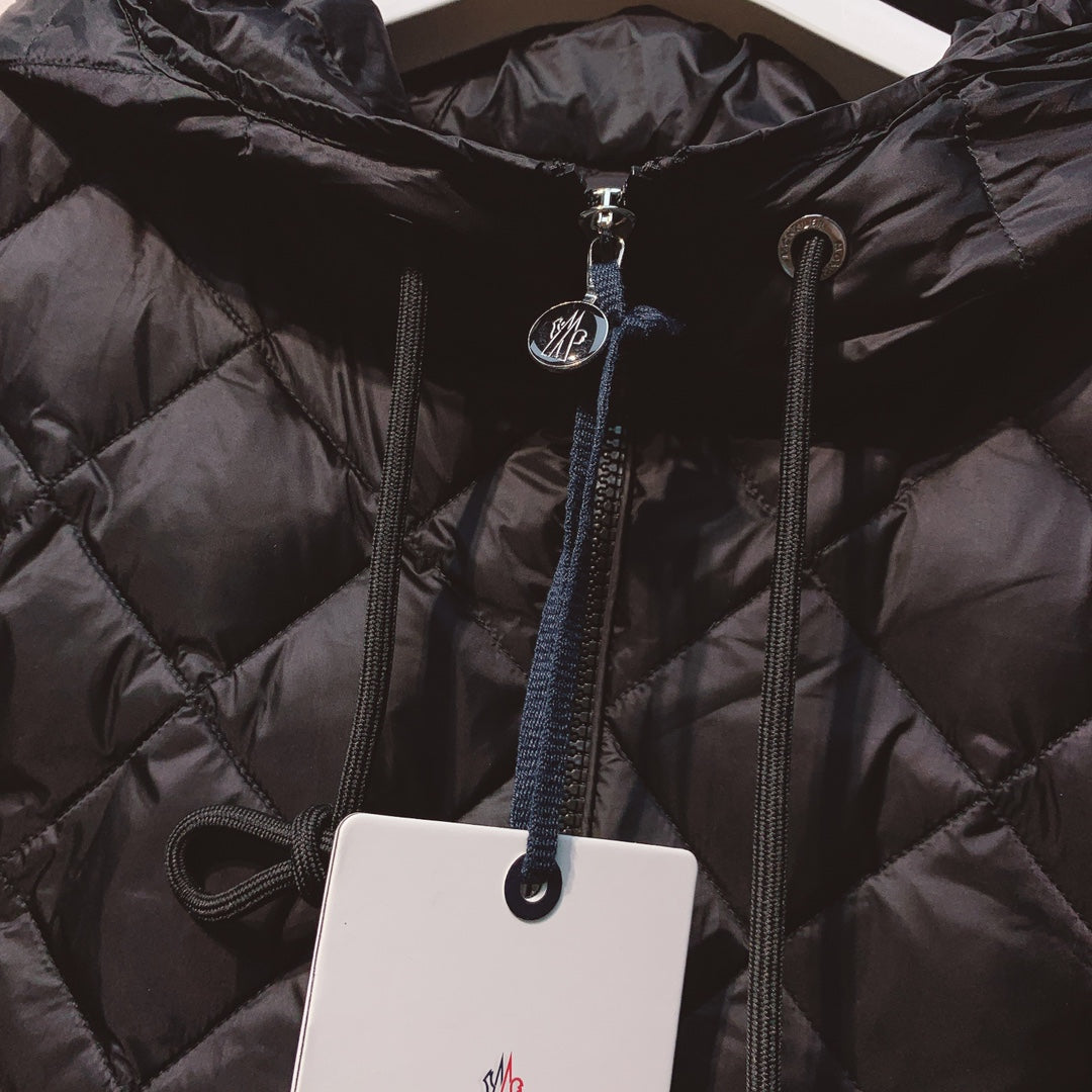 Moncler 25 Diamond-Patterned Down Jacket 301627