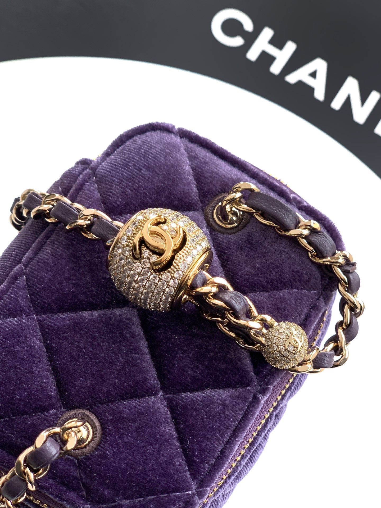 Chane 2026 Vanity Case 11cm Velvet